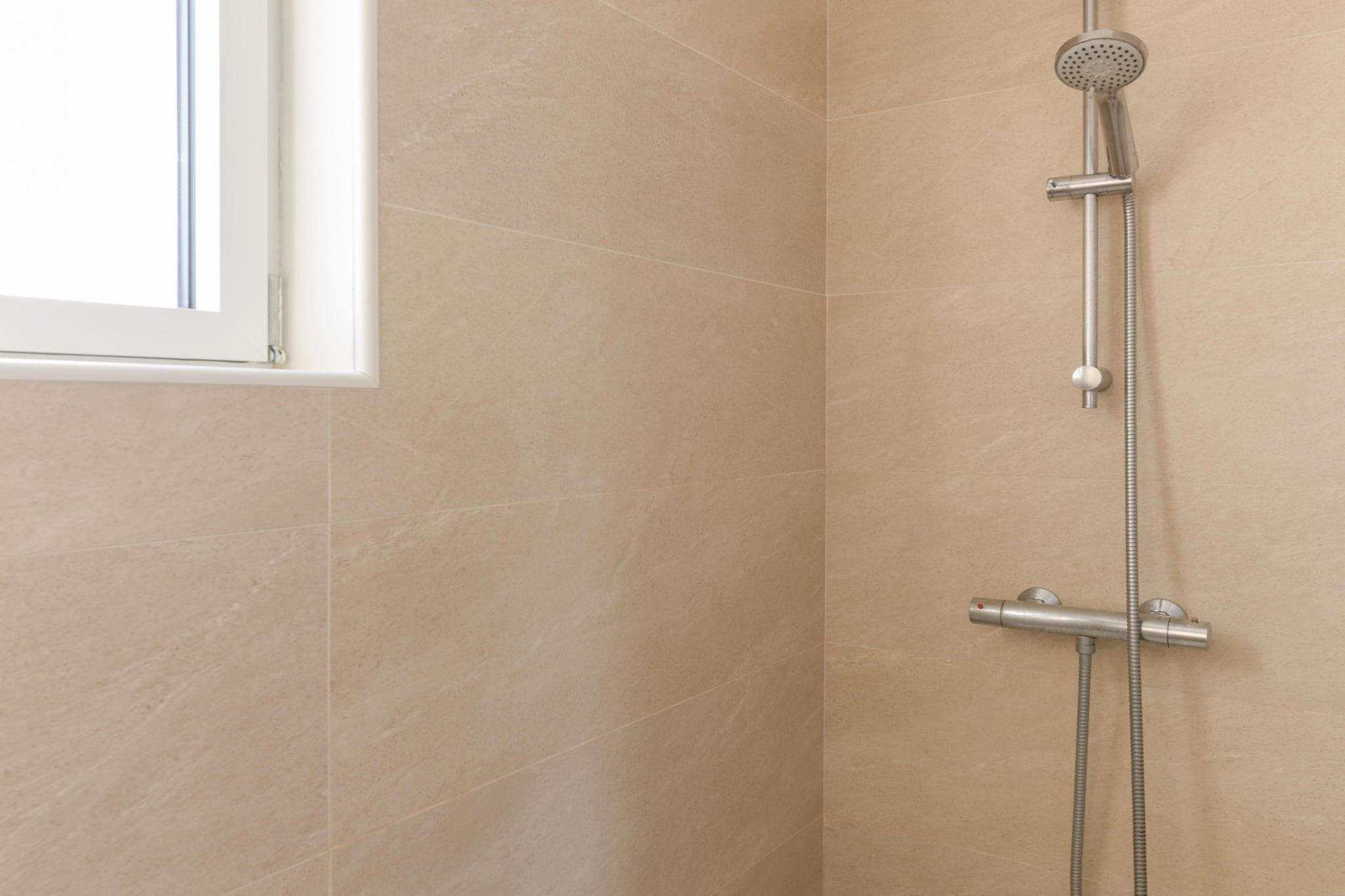 ROSCAROC ENEZ KARN - Badkamer