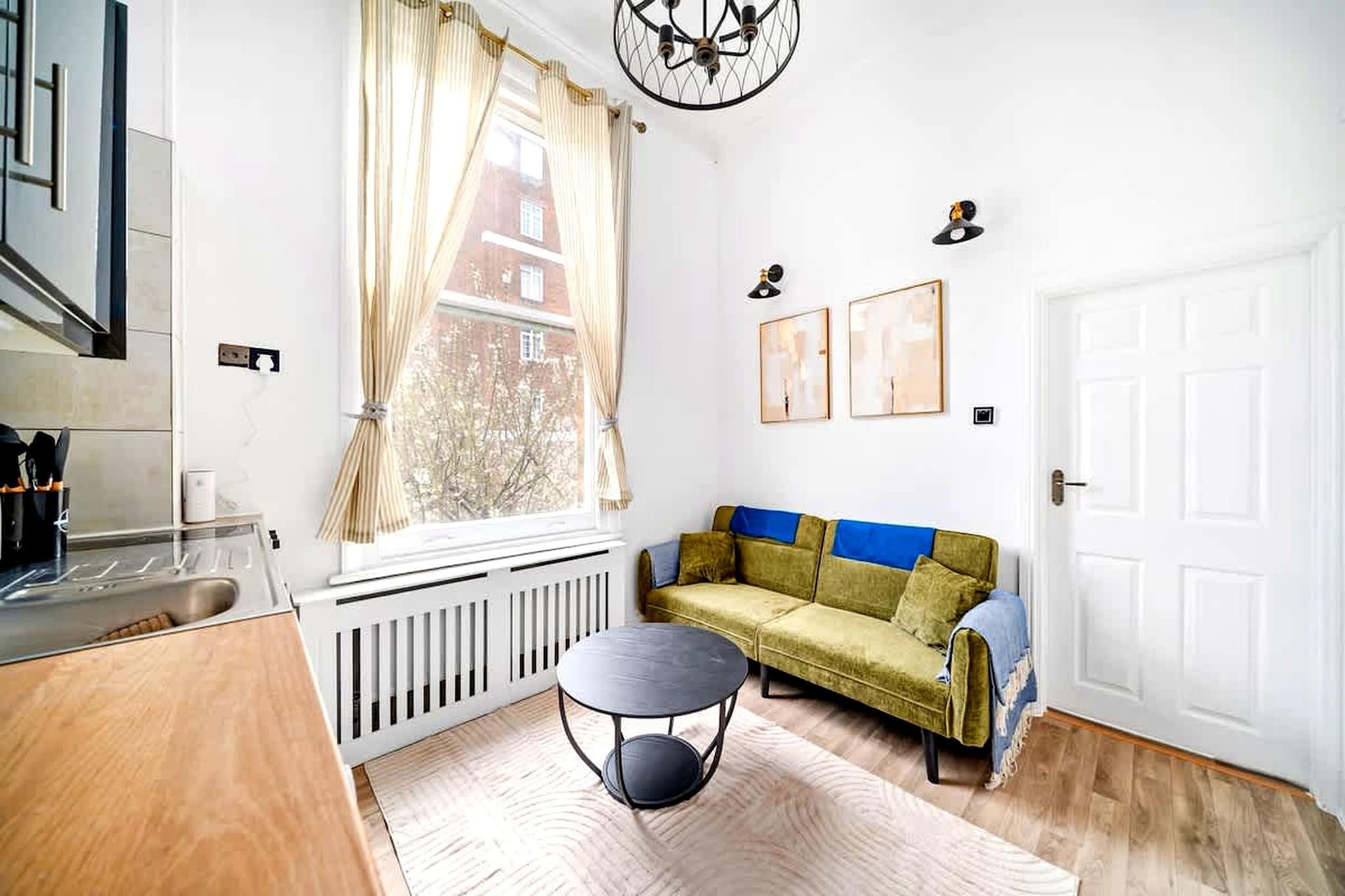 Just a short walk from West Kensington Underground Station, this bright apartment offers a well-connected base for exploring London with ease. Positioned close to Kensington, Fulham, and Chelsea, it places you within easy reach of cafés, restaurants, and everyday essentials while maintaining a calm residential setting.

Inside, the apartment features one bedroom with a double bed, along with a living area designed for comfort and practicality. The space includes cozy seating, a TV, and a combined kitchen setup, creating a functional layout for relaxing or unwinding after a day out. The kitchen is equipped with a stove, oven, microwave, and dishwasher, making self-catering a simple and convenient process. A bathroom with a shower and toilet completes the interior, while amenities such as Wi-Fi, heating, a wardrobe, washing machine, and tumble dryer support both short and extended stays.

The apartment offers a straightforward indoor setup designed for ease and comfort, making it a practical choice for city travellers. Paid parking is available nearby, adding flexibility for those arriving by car.

Located within a 3-minute walk of West Kensington Station, the apartment provides quick connections across London. Popular areas such as Kensington, Fulham, and Chelsea are all close by, offering a mix of shopping, dining, and local attractions. With its excellent transport access and functional layout, this apartment is ideal for a convenient and well-connected city stay.