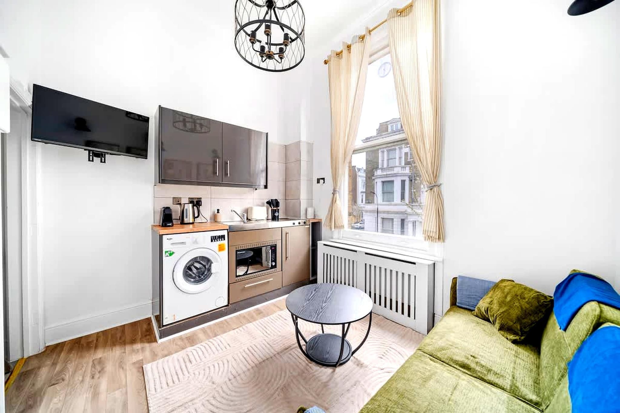 Bed Linen, Hot Water, Internet Access DSL, Wardrobe, Kitchen(stove, toaster, coffee machine, microwave, fridge, dishes and cutlery, Cooking basics, Coffee, Wine glasses), Living/diningroom(TV(flatscreen), dining table, seating area), bedroom(double bed), bedroom(double bed), bathroom(shower, washbasin, toilet, hairdryer, shampoo, body soap, Conditioner, Shower gel), First Aid, washing machine, heating, iron, Towels/Sheets (Incl.), parking (paying), Essentials, Cleaning products, Extra pillows and blankets