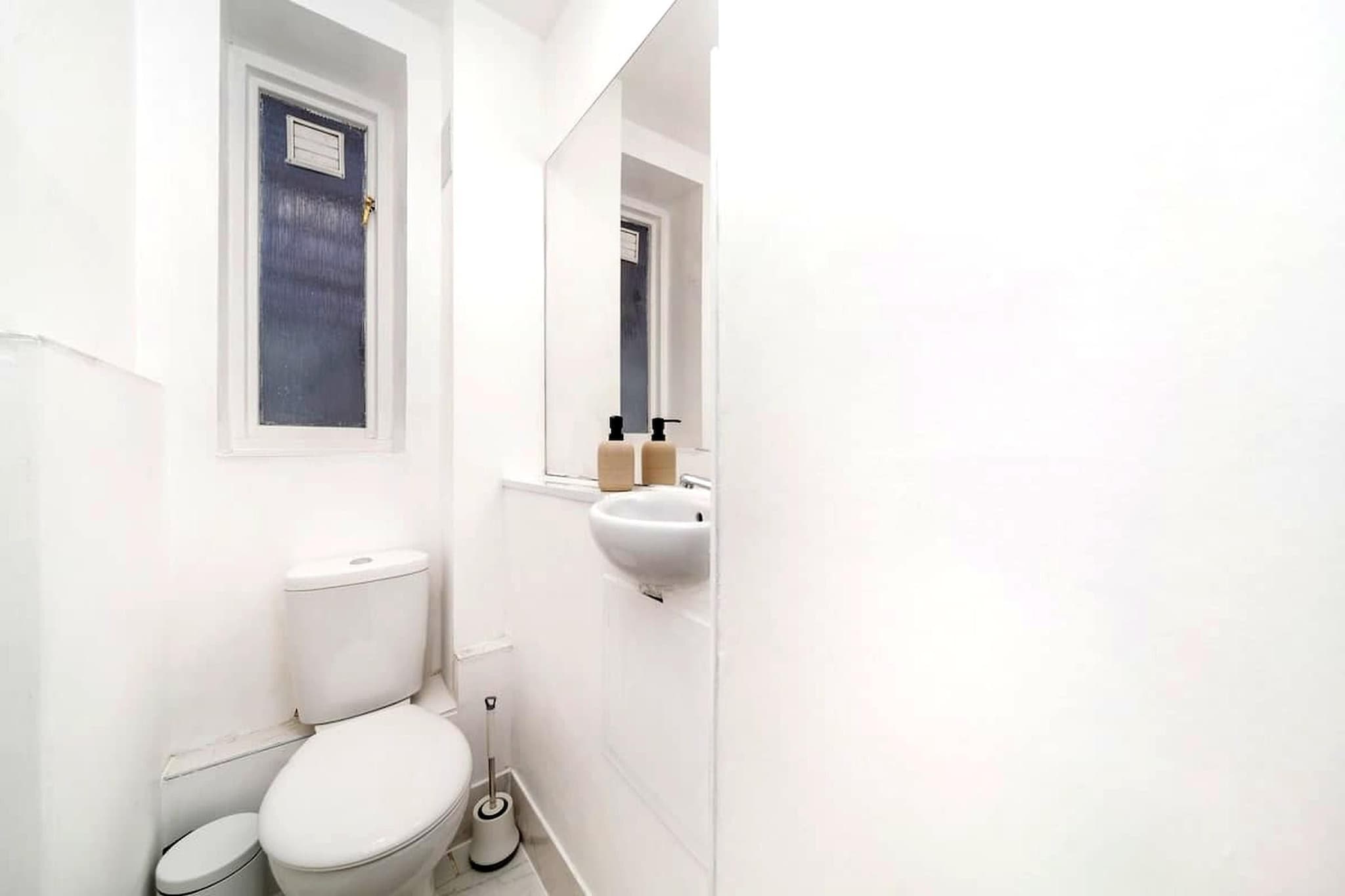 Bright 2BR Apartment in West Kensington