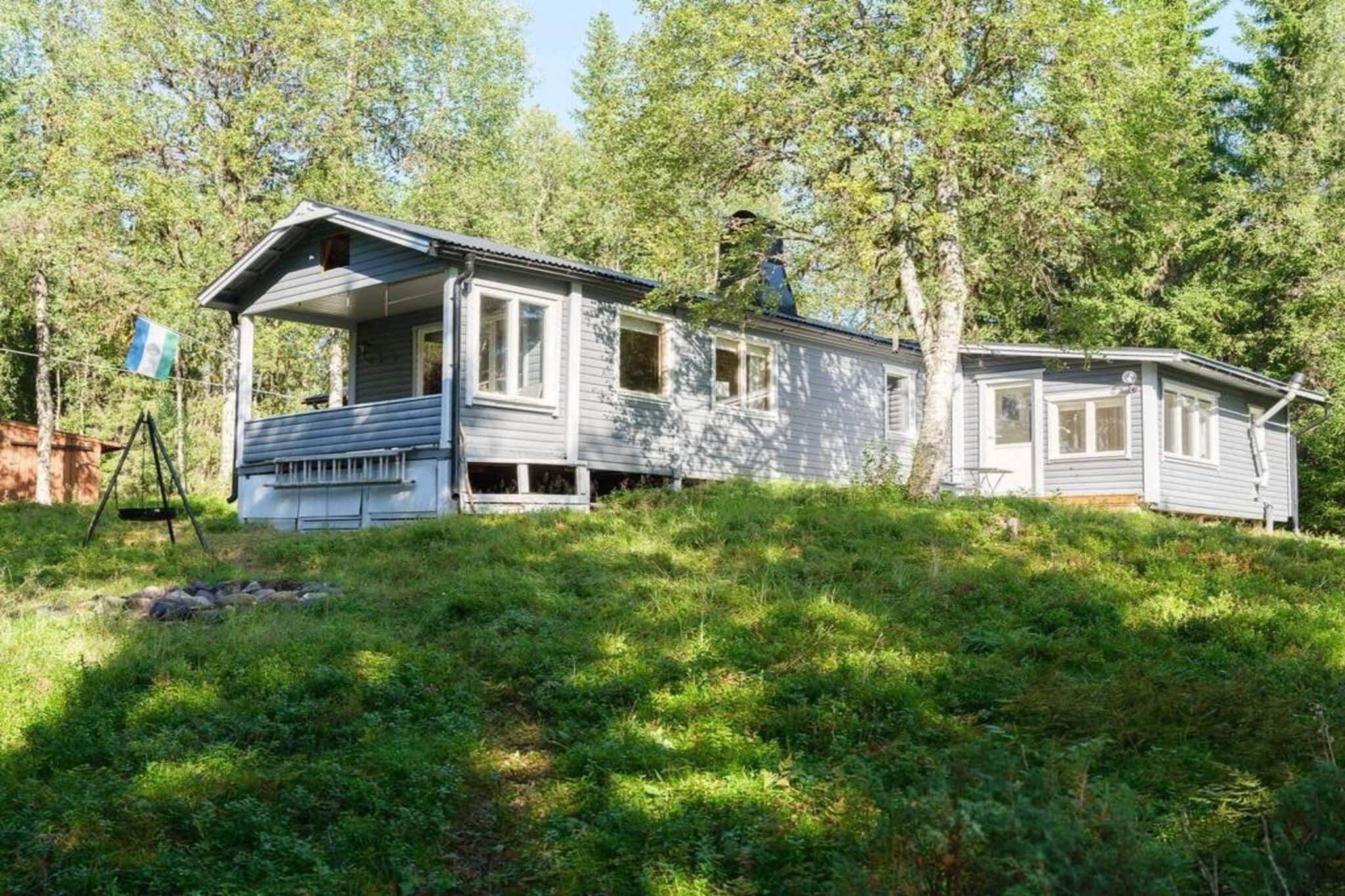 Welcome to a mountain adventure at Indalsälven! In an idyllic and secluded location in the middle of nature, just a stone's throw from Tångböleströmmen, lies this unique place. Here you can enjoy the Jämtland mountain world that offers plenty of activities for the adventurous. The accommodation consists of a main cabin and a guest cabin with a total of six beds. The main cabin has a bedroom with a double bed, two living rooms with a panoramic view of Tångböleströmmen, a spacious and modern kitchen, and a bathroom with a shower, washbasin and incineration toilet. The guest cabin has two bedrooms, one with a double bed and the other with a bunk bed. The road takes you close, and the last part of about 350m you walk along an easily accessible path to the cabin. Once there, you are greeted by tranquility, closeness to nature and a feeling of being far away from the pace of everyday life. The cottage has a magical location with the river right outside. The rapids end a short distance from the cottage, so the water is calmer here and it is nice to take a dip right from the edge of the garden. There is a sandy beach in Åre, and Gevsjön also offers shallow swimming. Right outside the junction, fishing, berry and mushroom picking await you during the summer months and into the fall, as well as skiing and snowmobile excursions during the winter. Fishing permits can be purchased in Duved or online. A variety of different adventures await you within a short drive! How about rafting in Tångböleströmmen, fly fishing in Gevsjön, canoeing in Ånnsjön, summit tours in Storulvån, alpine skiing in Åre/Duved and Storlien, among others, and world-class bird watching! Ristafallet, one of Sweden's largest waterfalls, is located in the Åre River, Tennforsen. Hike the Jämtland Triangle, cycle in Åre Bike Park and ride an Icelandic horse in Meråker in Norway - the experiences are just waiting for you! In Duved (17.5km) there are a lot of shops, restaurants and cafes. Large purchases of food and necessities are best done in the shopping center located at Storlien border trade (35km) towards Norway. Welcome to an adventure vacation where you can combine activity and rest, in the middle of the tranquility of the mountains - a unique way to experience beautiful Sweden.