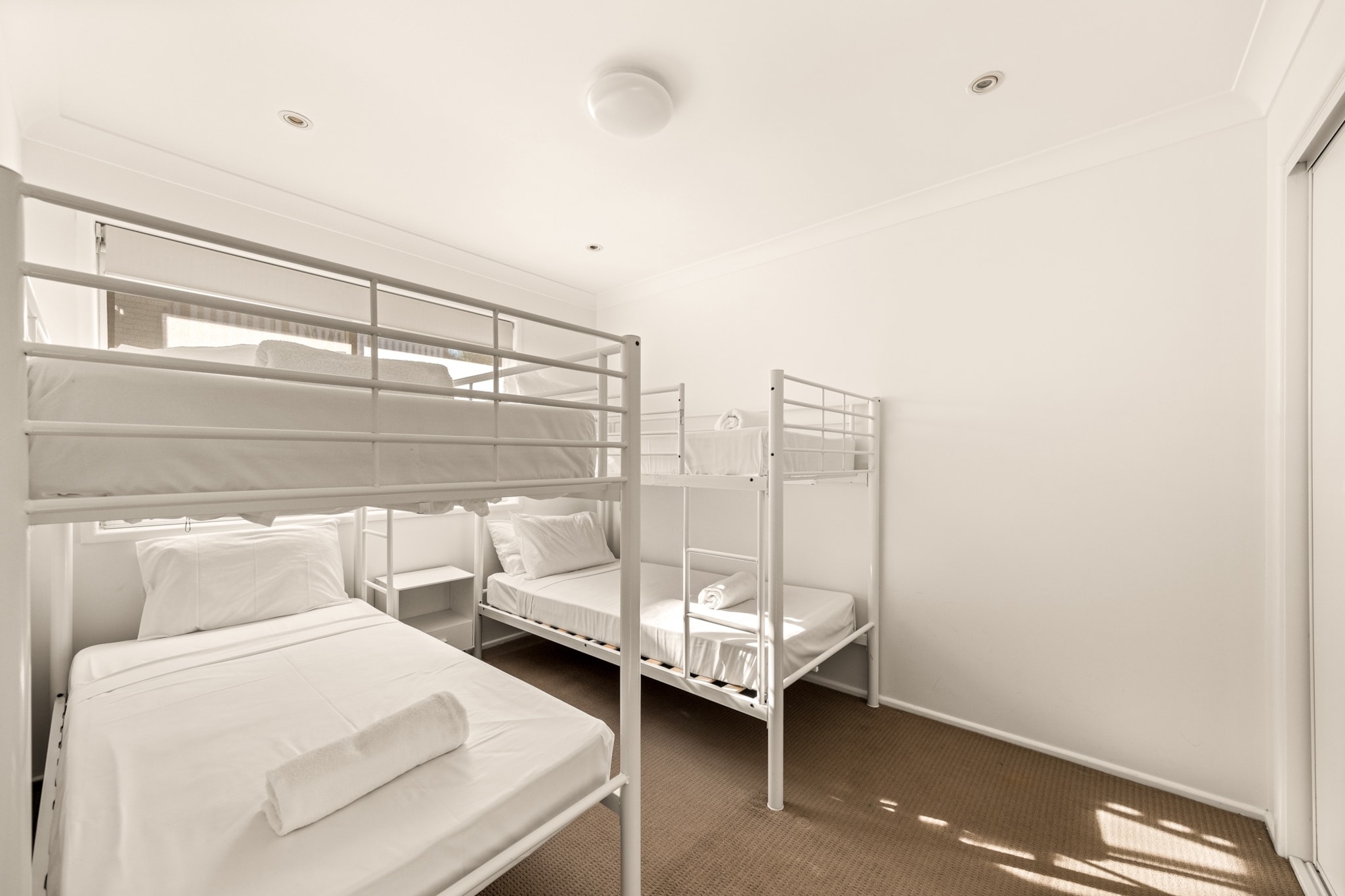 Bed Linen, Fan, Hot Water, Internet Access DSL, Wardrobe, Living room(TV, heating, air conditioning), Kitchen(dining table, stove, electric kettle, toaster, oven, microwave, dishwasher, fridge, dishes and cutlery, Cooking basics, Wine glasses), bedroom(Queen Bed), bedroom(2x bunk bed), bathroom(washing machine, hairdryer, Towels/Sheets (Incl.), shampoo, body soap, Essentials, Conditioner, Shower gel), First Aid, Beach, Indoor play area, Play area, Long term stays allowed, Room-darkening shades