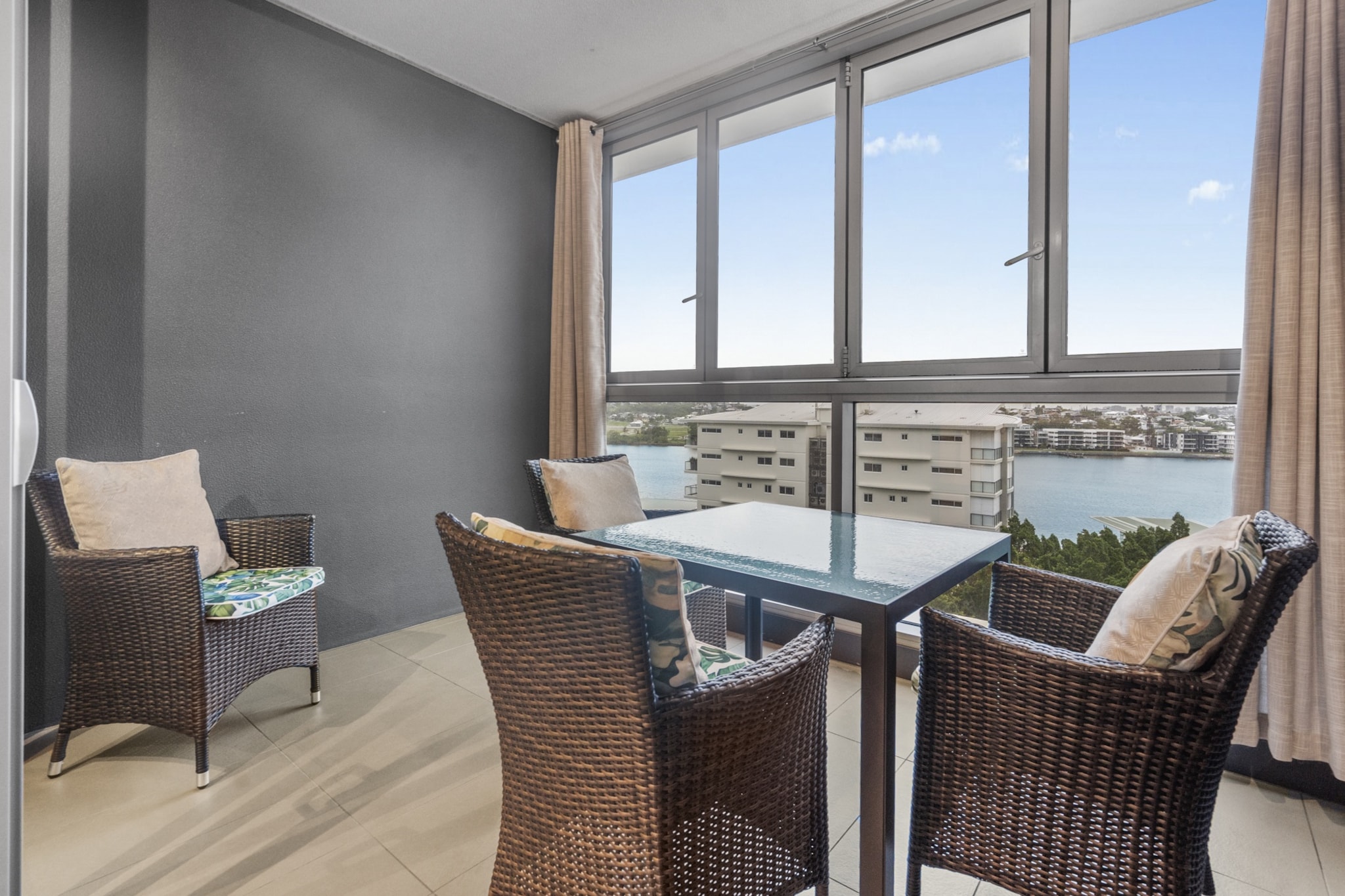 Stylish Apartment with Balcony and Pool