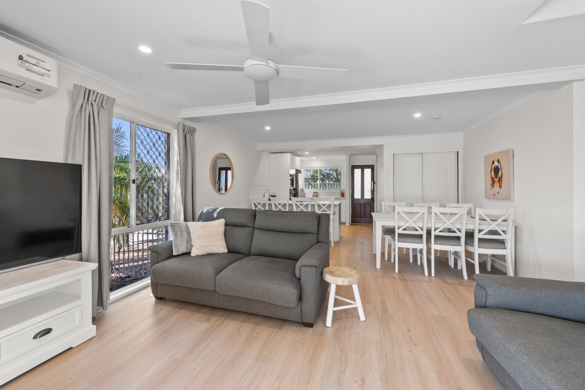 Family Friendly 2 Bed Flat with Balcony