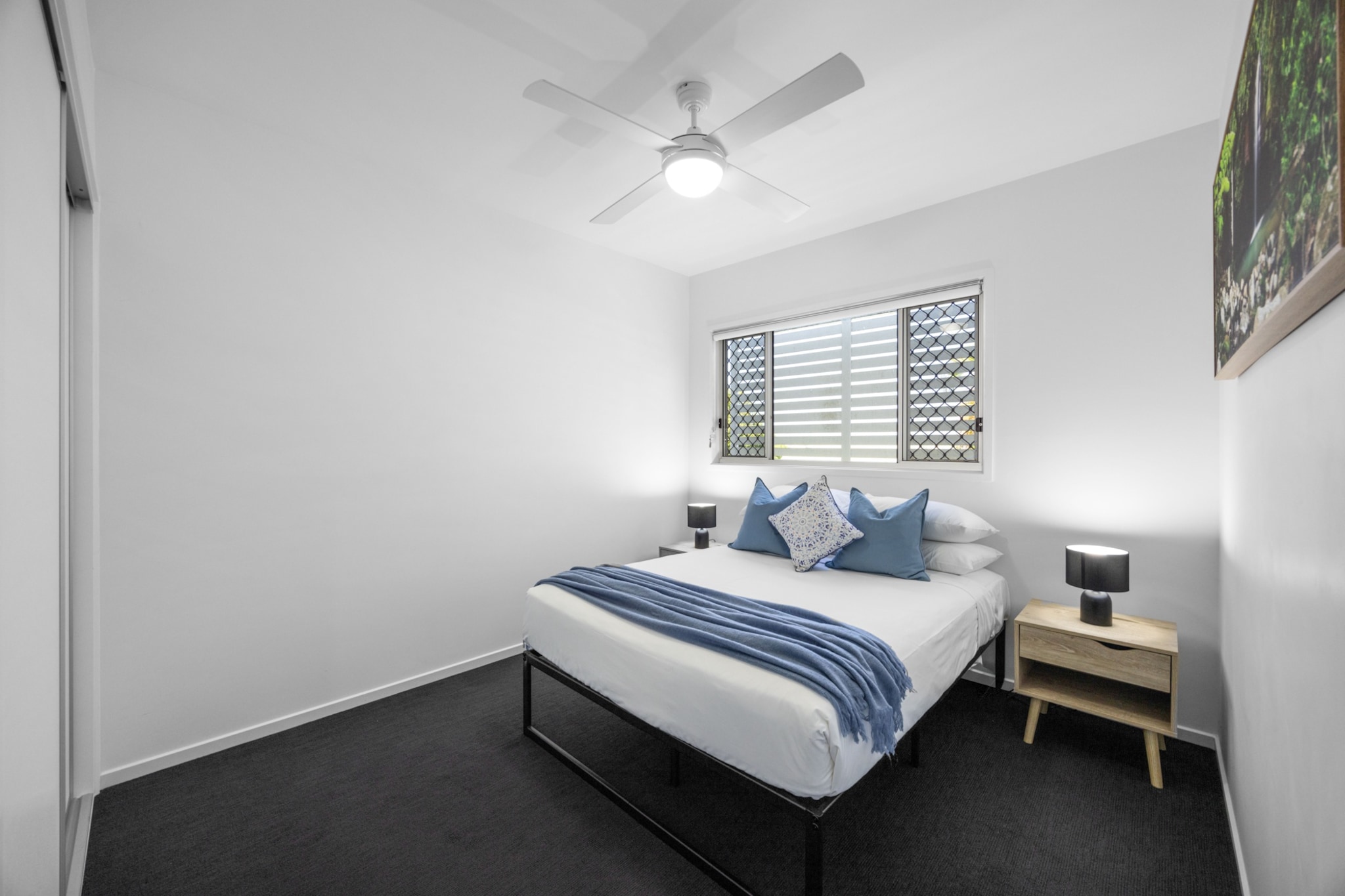 Bed Linen, Fan, Hot Water, Internet Access DSL, Wardrobe, Living room(TV, heating, air conditioning), Kitchen(dining table, stove, electric kettle, toaster, coffee machine, oven, microwave, dishwasher, fridge, dishes and cutlery, Cooking basics, Coffee, Wine glasses), bedroom(double king size bed), bedroom(double bed), bathroom(tumble dryer, washing machine, iron, hairdryer, Towels/Sheets (Incl.), shampoo, body soap, Essentials, Conditioner, Shower gel), bathroom, bathroom, First Aid, Play area, balcony or terrace, Downtown, Long term stays allowed, Room-darkening shades, Town