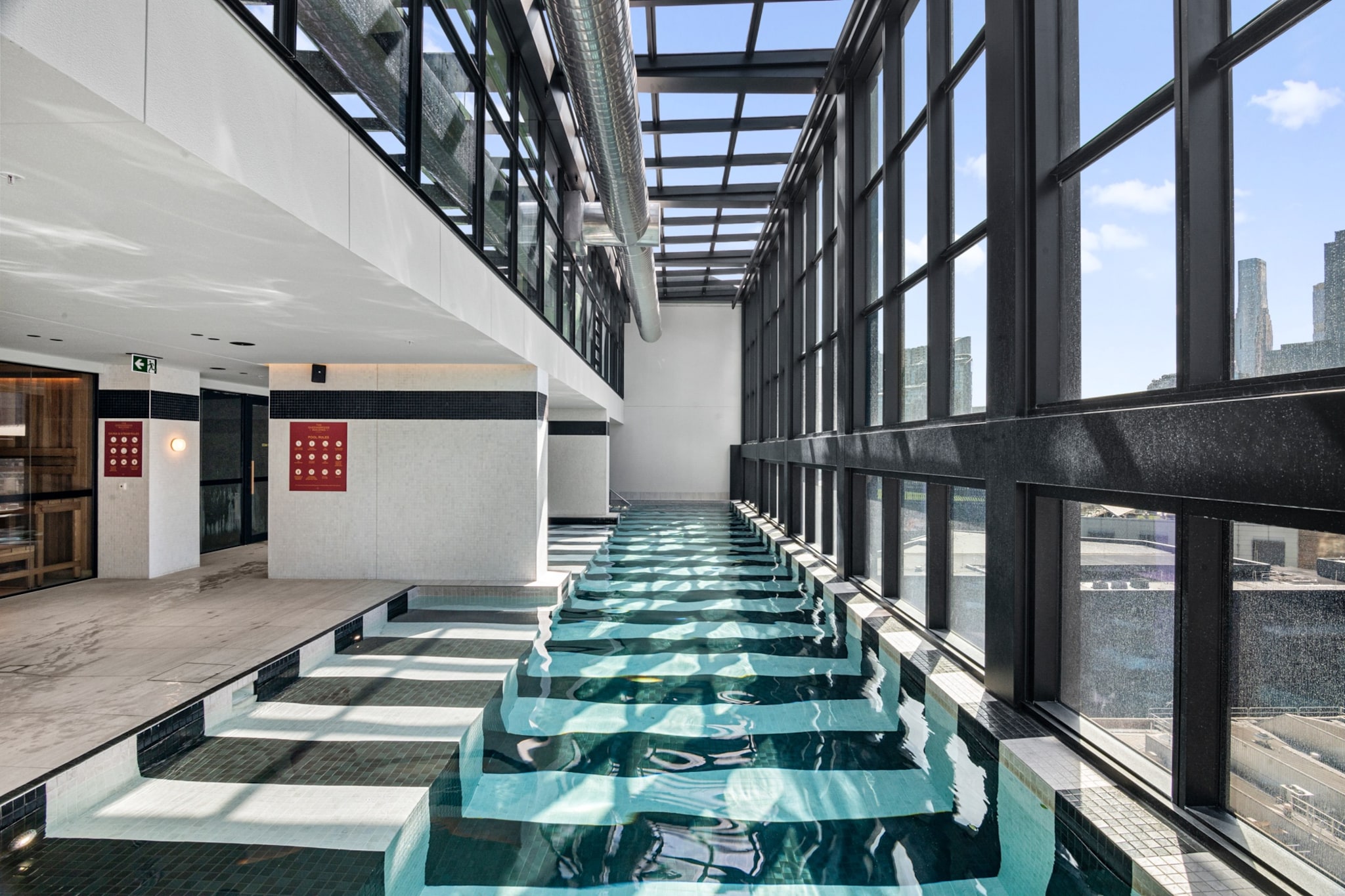 Chic Apartment near Crown Casino,Pool, Gym & Views