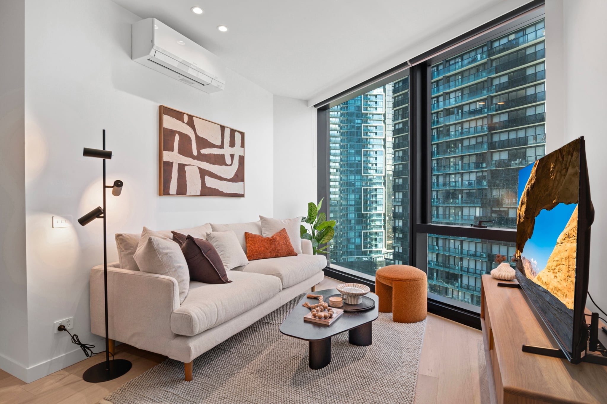 Chic Apartment near Crown Casino,Pool, Gym & Views