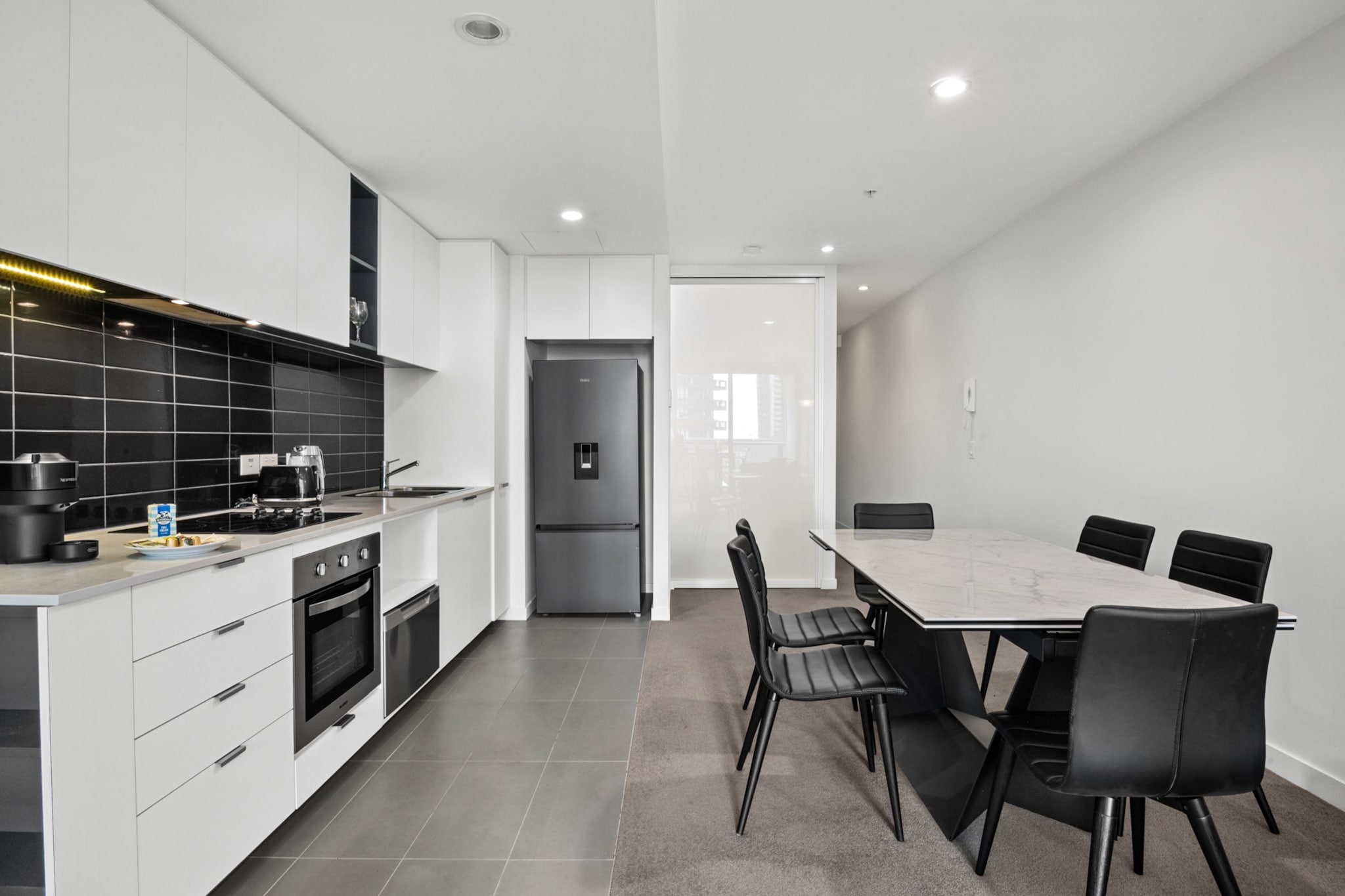 Modern 1 Bed Apartment with City Views