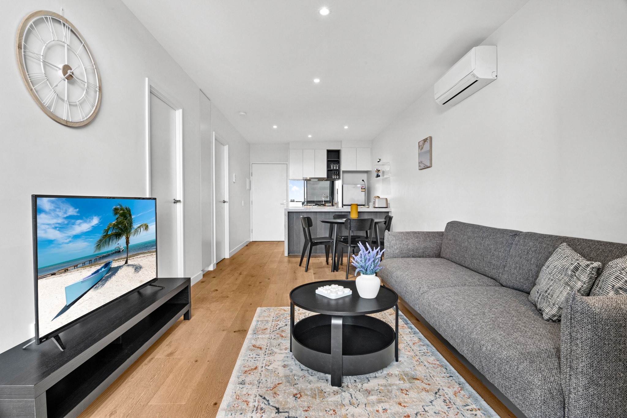 Central Southbank Apartment with Pool Access