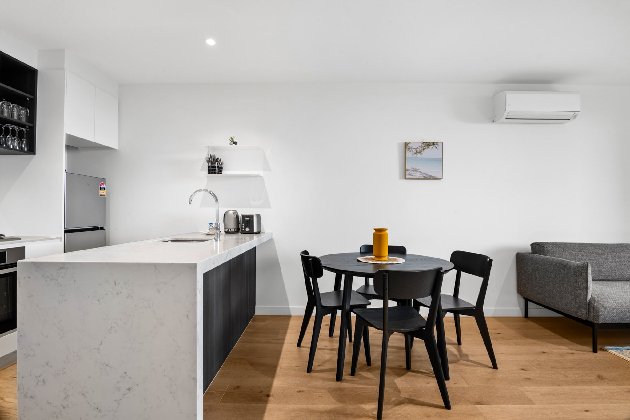Central Southbank Apartment with Pool Access