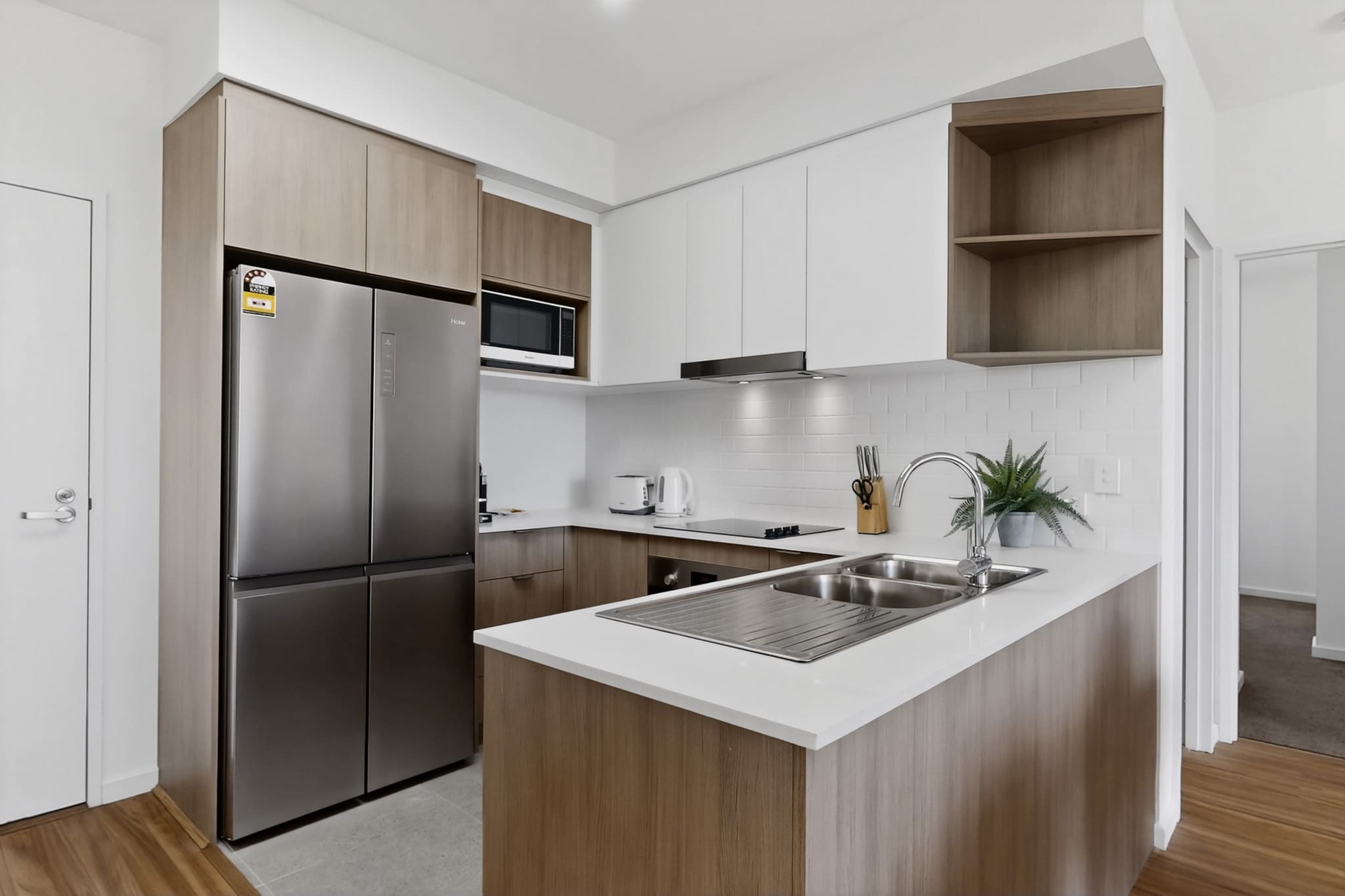 Spacious Newly 2 Bed Unit with Onsite Parking