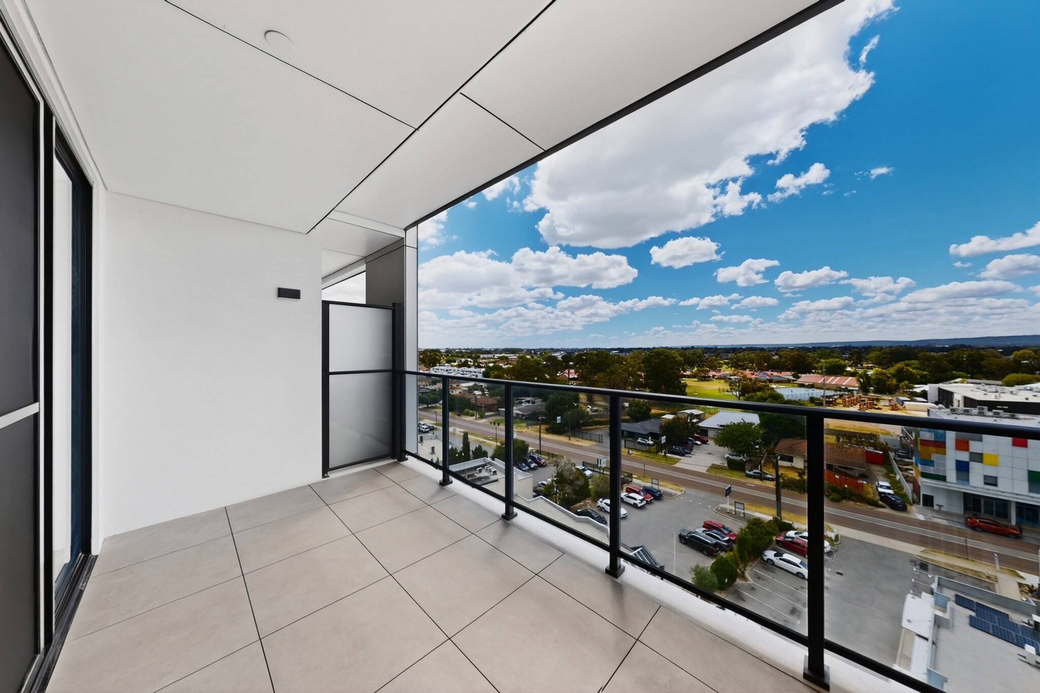 Modern,Newly Furnished Apartment with Full Kitchen