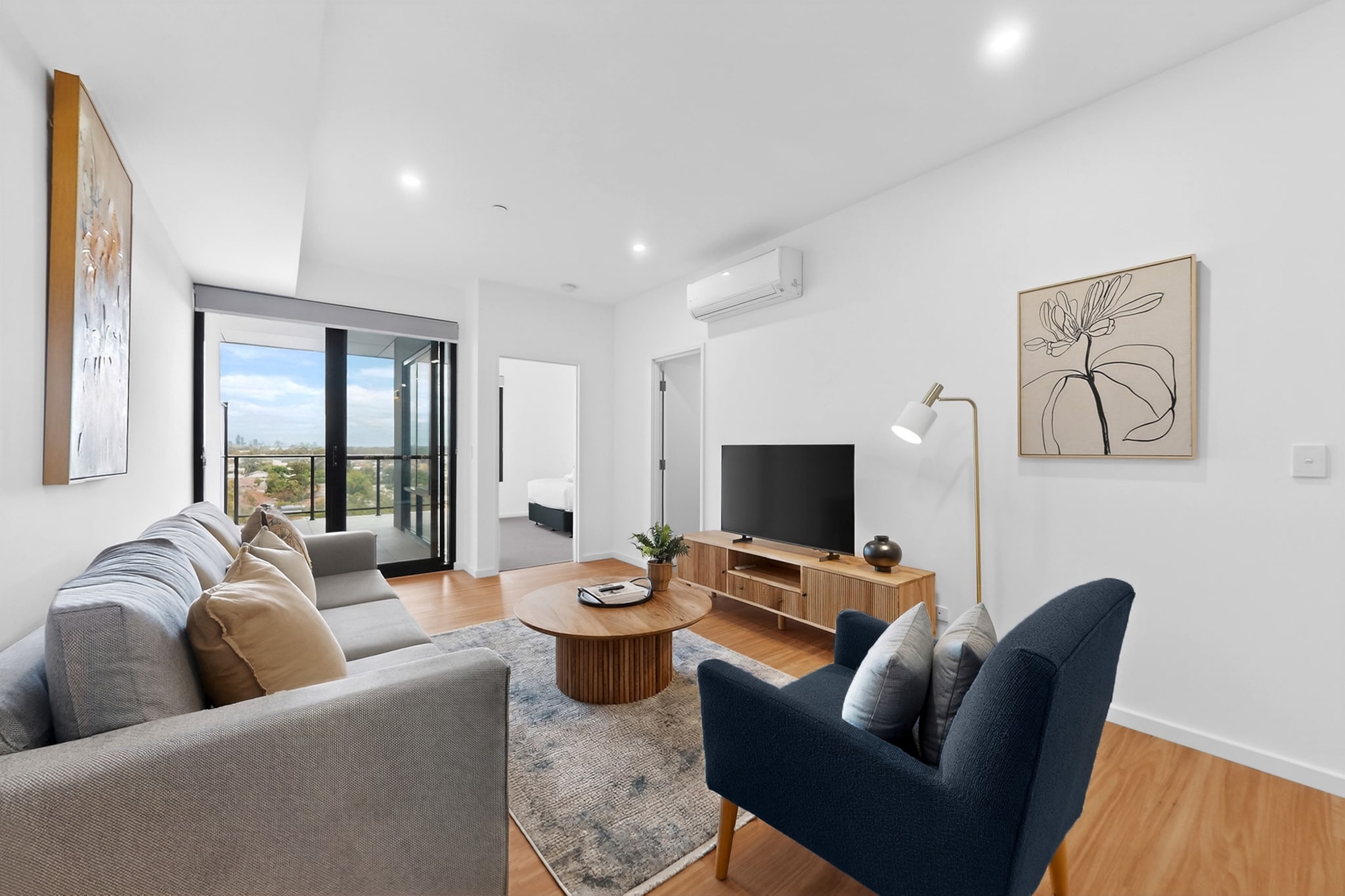 Stylish 2 Bed Apartment with New Furnishings