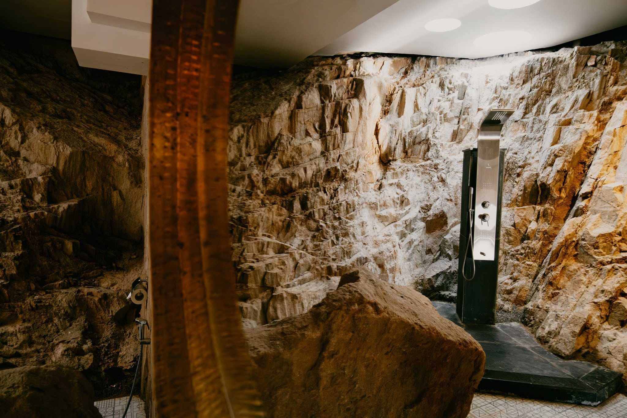 DanCenter Parijat Villas & Suites