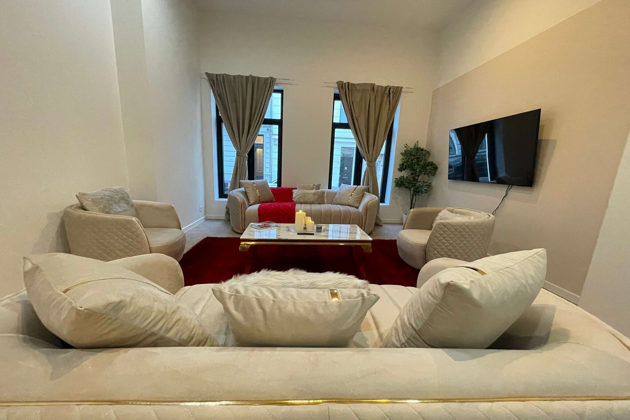 Six Guest Gem near Old Town