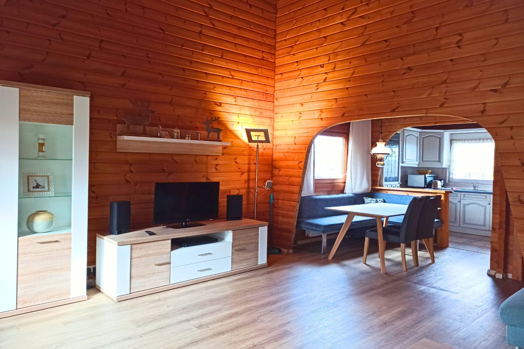 Holiday Homes in Finnish Log Cabin Style – Nature Holidays in the Harz Mountains

At the Hotel Harzhaus in Benneckenstein, four cozy holiday homes await you, built in the charming Finnish log cabin style. Each house has a bedroom with a double bed and a combined living room and kitchen with a double sofa bed, providing ample space for a relaxing stay surrounded by nature.

The tranquil location in this health resort makes the property an ideal starting point for hikes and bike tours through the beautiful Harz landscape.

As a guest, you will also benefit from the hotel's amenities:

A modern wellness area with a sauna, steam room, and other relaxation options invites you to unwind. Enjoy regional specialties in the hotel's restaurant with its conservatory, overlooking the wildlife enclosure.

Numerous opportunities are available for sports and leisure activities – including an extensive network of hiking trails, groomed cross-country ski tracks in winter, and a spacious recreation hall with tennis, badminton, bowling, and a fitness area. Sledding is also available right next to the hotel.

A special highlight is the rustic charcoal burner's hut with a barbecue area, as well as the large café garden in summer.

Whether you're looking for an active holiday or relaxation – here you'll experience the Harz Mountains at their most beautiful.