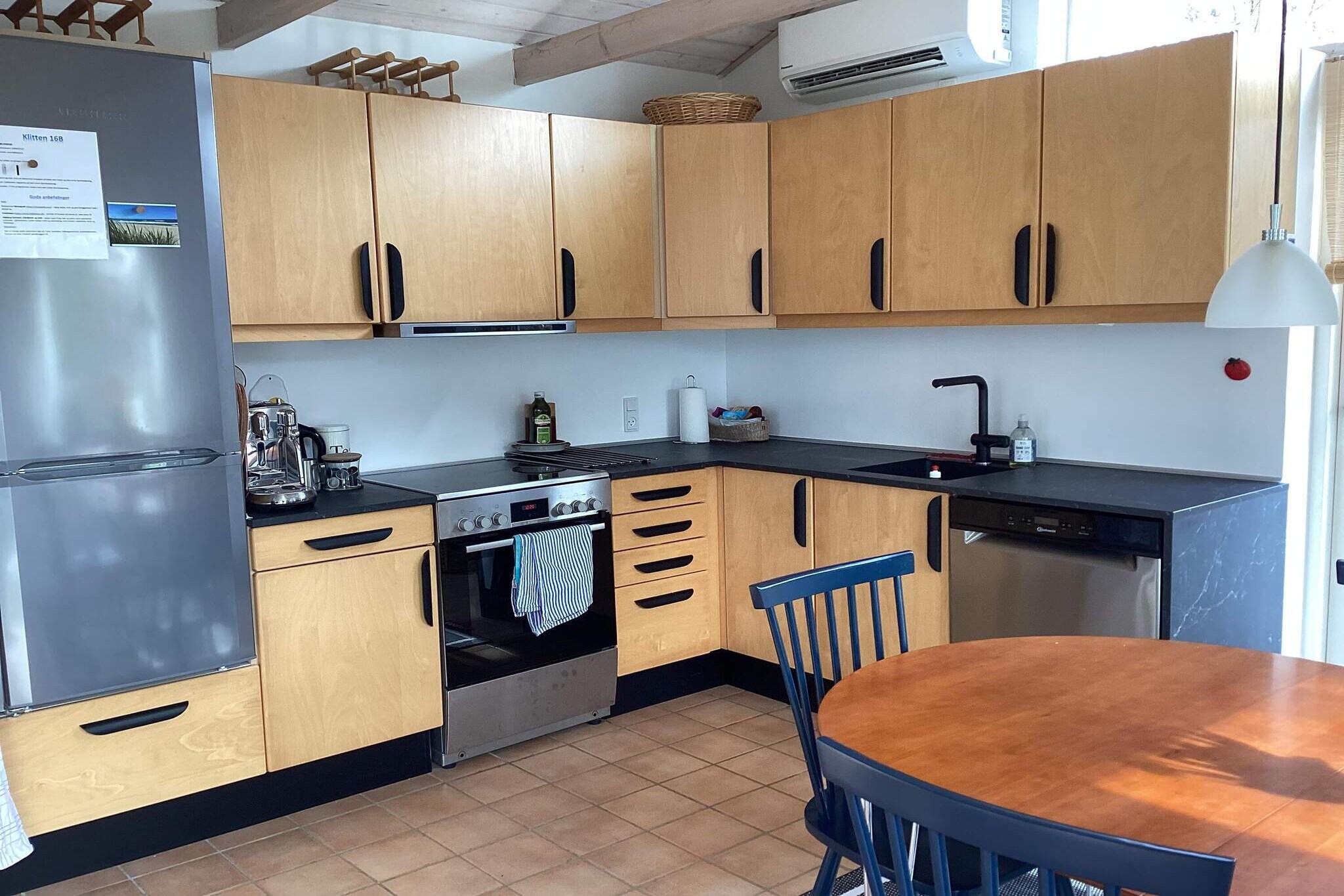 Internet Access DSL, Kitchen(stove(induction), coffee machine, dishwasher, fridge-freezer), Living/bed room(TV, chromecast), bedroom(double bed), bedroom(2x single bed), bathroom(tumble dryer, washbasin, shower, toilet, washing machine), heating(electric), terrace, garden furniture, air to air heatpump