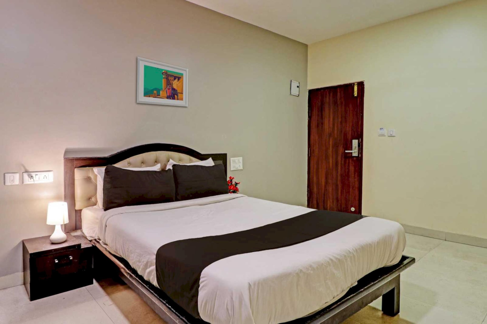 Guests with local ID proof are warmly welcome.
Complimentary early check-in – Subject to availability.
Check-in is only available to guests aged 18 and above. Please provide a government-issued ID to confirm your age.
