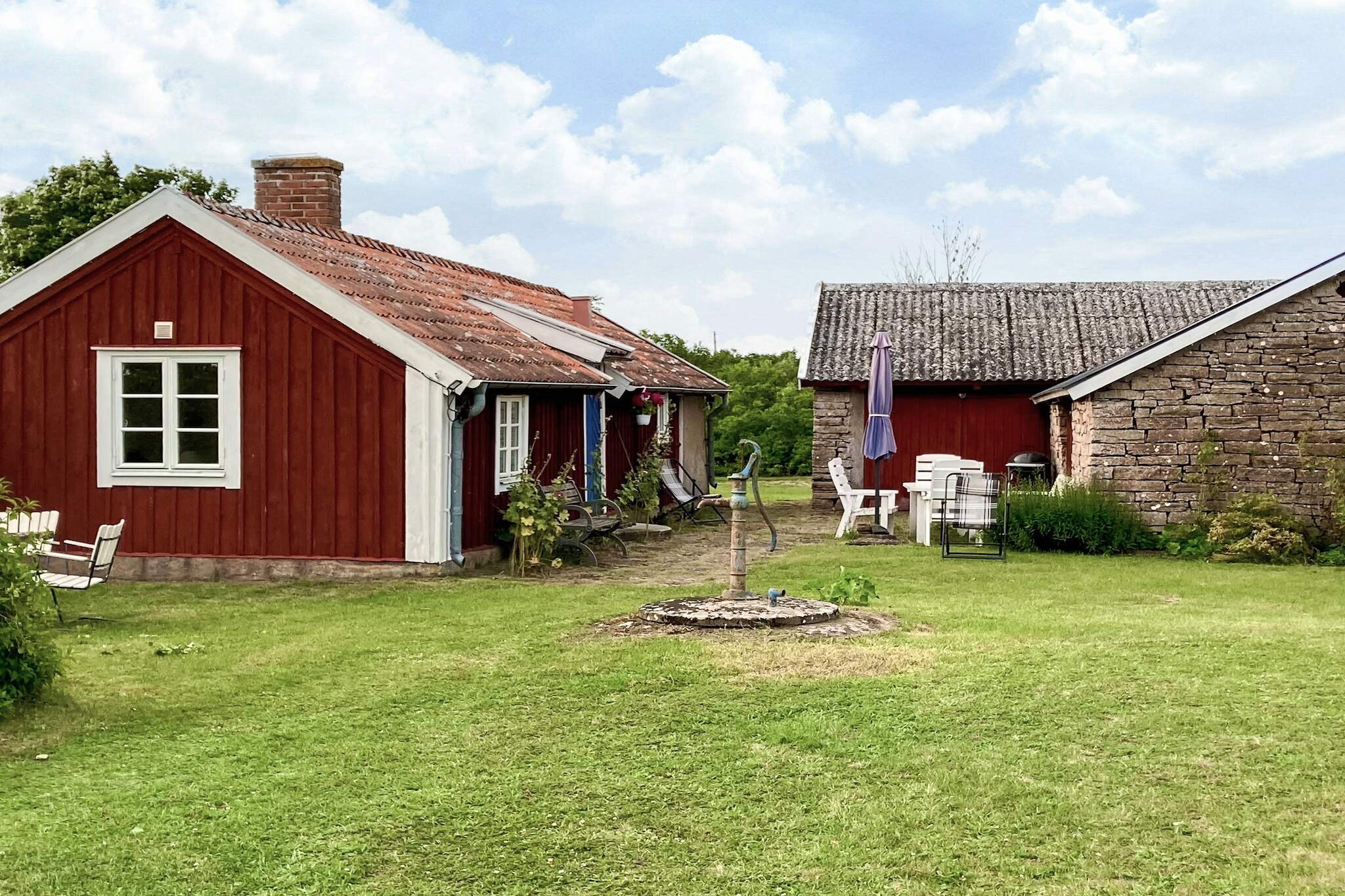 Kitchen(cooker(electric), coffee machine, microwave, dishwasher, fridge-freezer), Living/bed room(double folding bed, TV), bedroom(double bed), bathroom(washbasin, shower, toilet, washing machine), heating(electric), garden, garden furniture, deckchairs, air to air heatpump