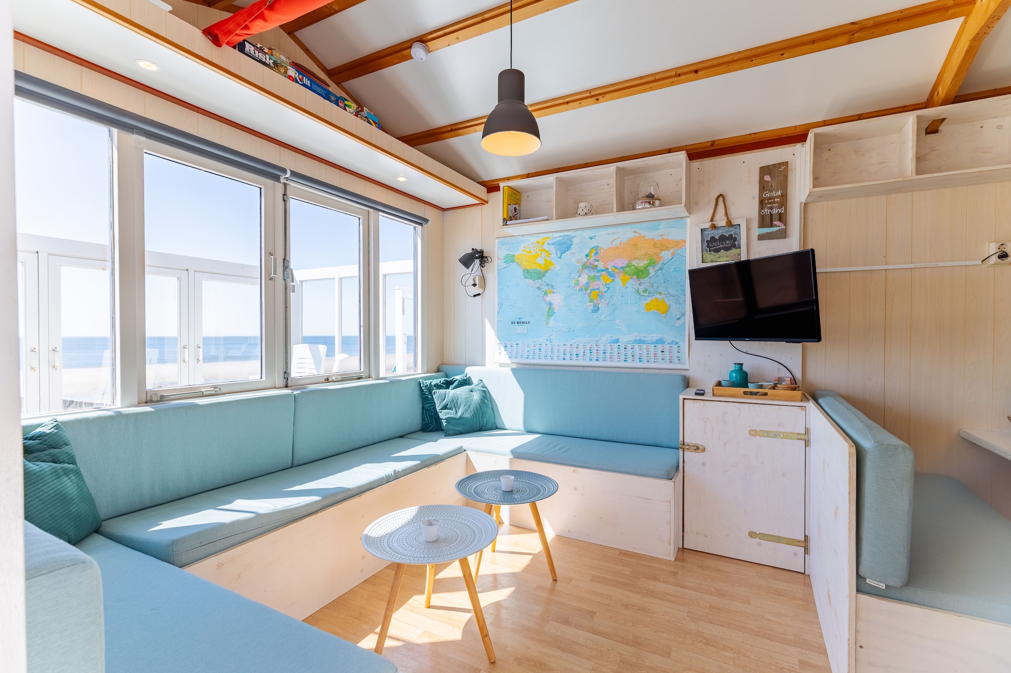 Beach sleep house near Dishoek directly by the sea with panoramic view and terrace, number 342 - Wohnzimmer