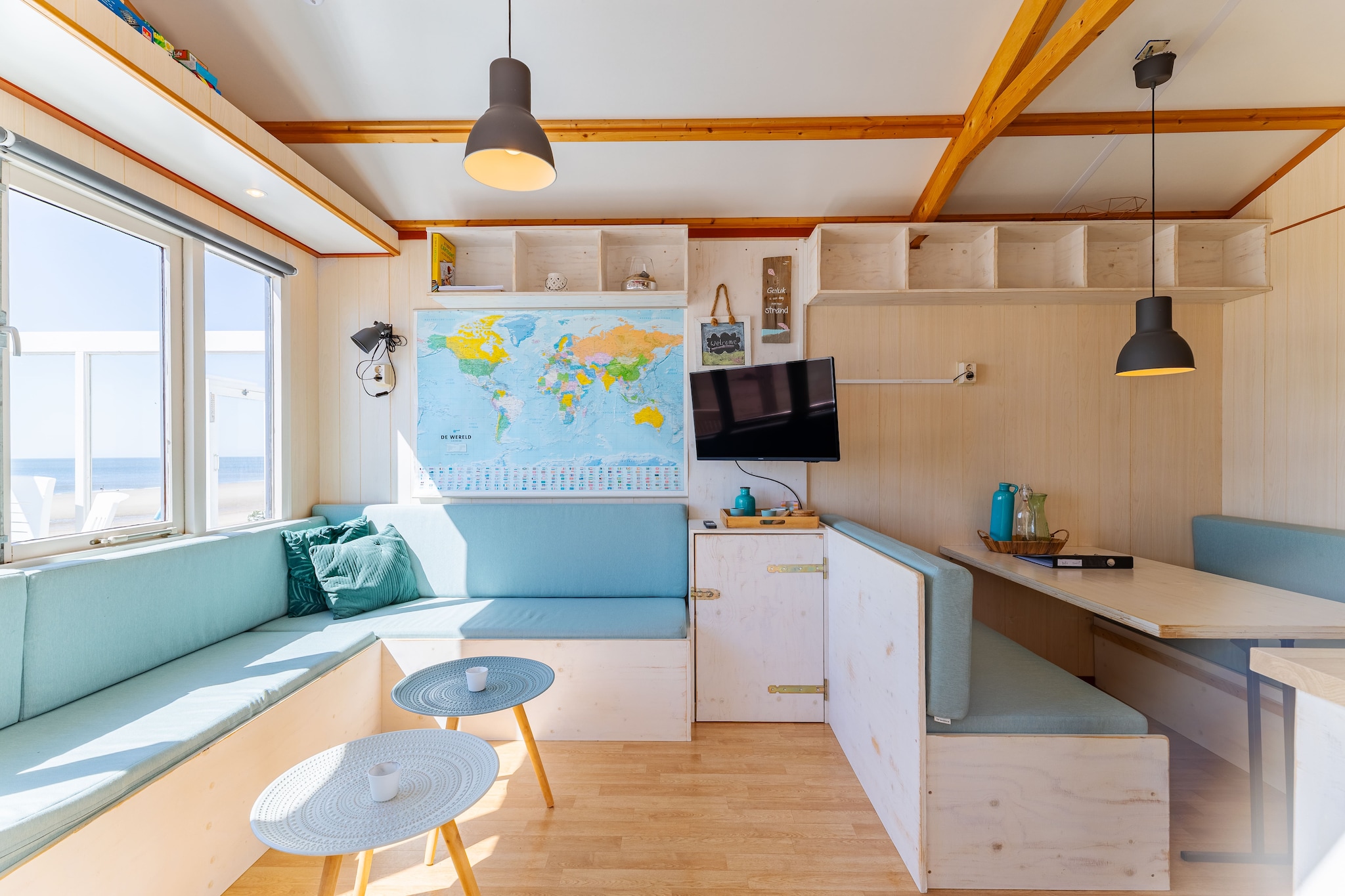Beach sleep house near Dishoek directly by the sea with panoramic view and terrace, number 342 - Wohnzimmer