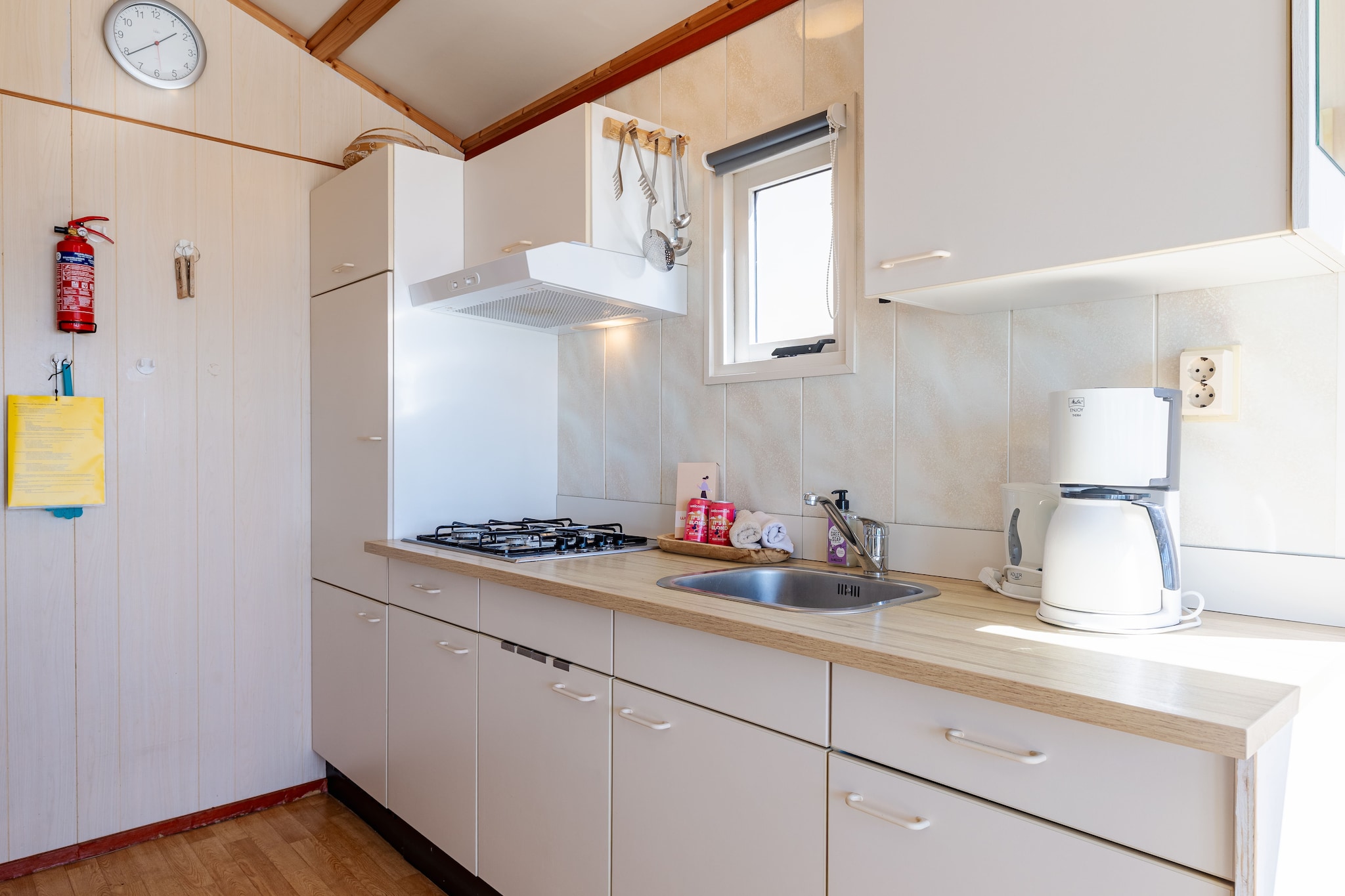 Beach sleep house near Dishoek directly by the sea with panoramic view and terrace, number 342 - Küche