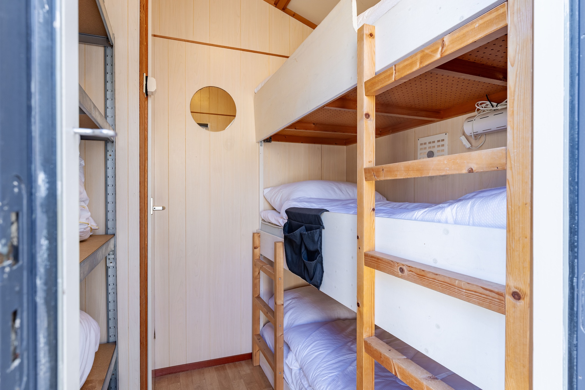 Beach sleep house near Dishoek directly by the sea with panoramic view and terrace, number 342 - Schlafzimmer