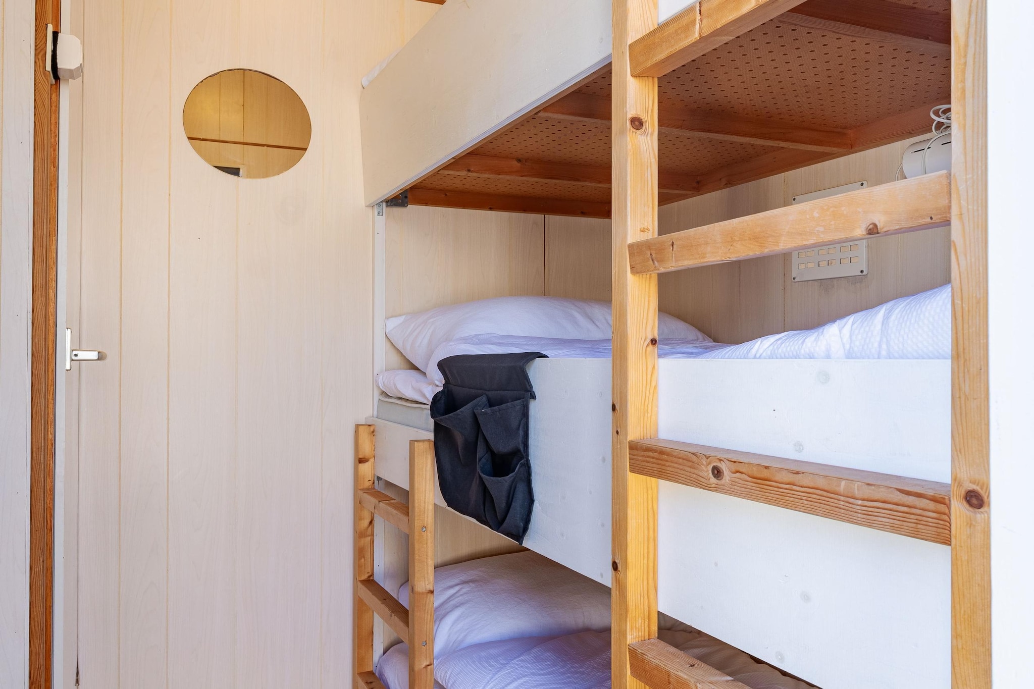 Beach sleep house near Dishoek directly by the sea with panoramic view and terrace, number 342 - Schlafzimmer