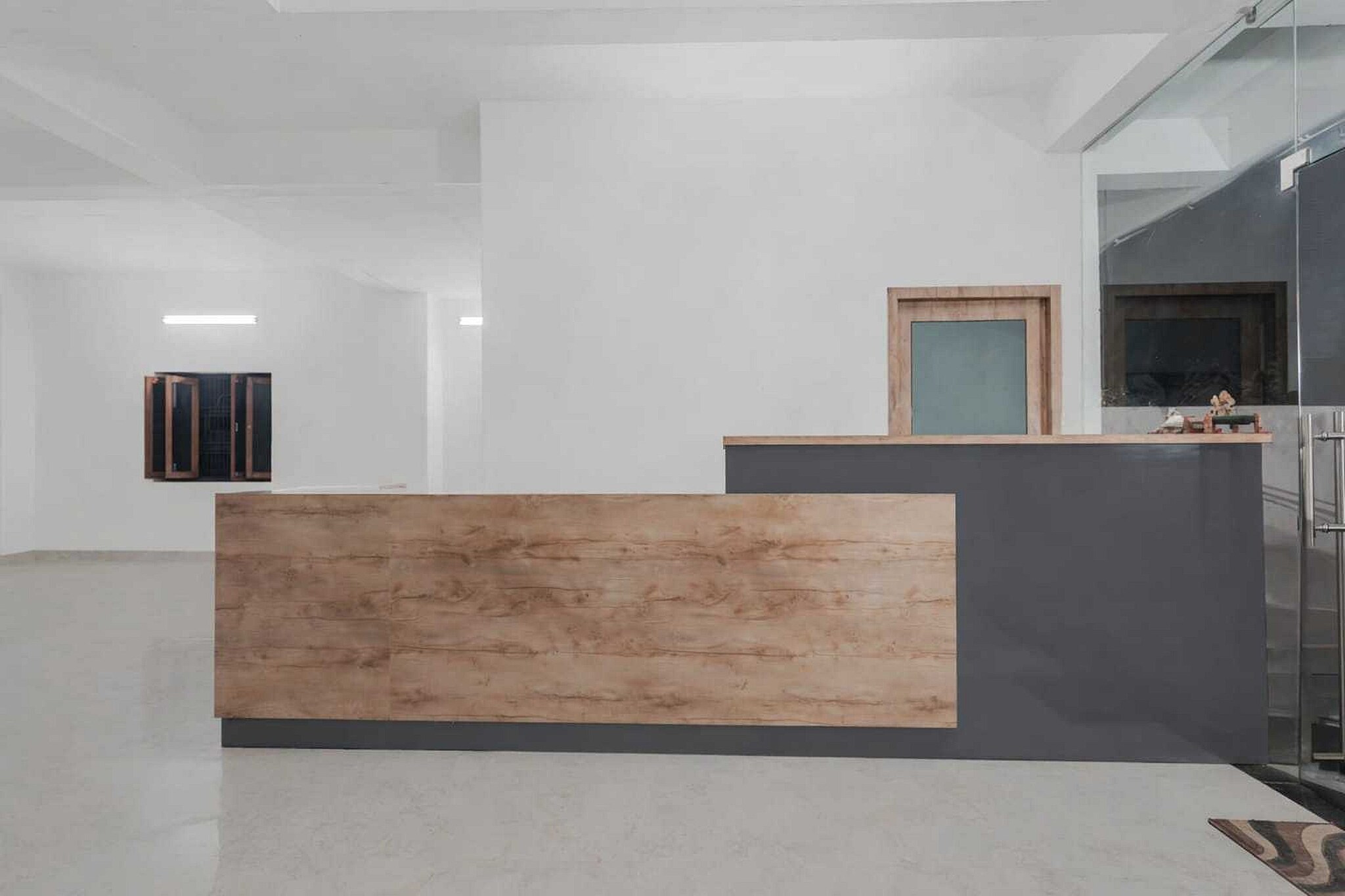 Ground floor: (bedroom(double bed, TV, seating area, air conditioning, telephone), bathroom(bathtub or shower, shower, washbasin, toilet, Towels incl., shampoo, body soap, hot water))