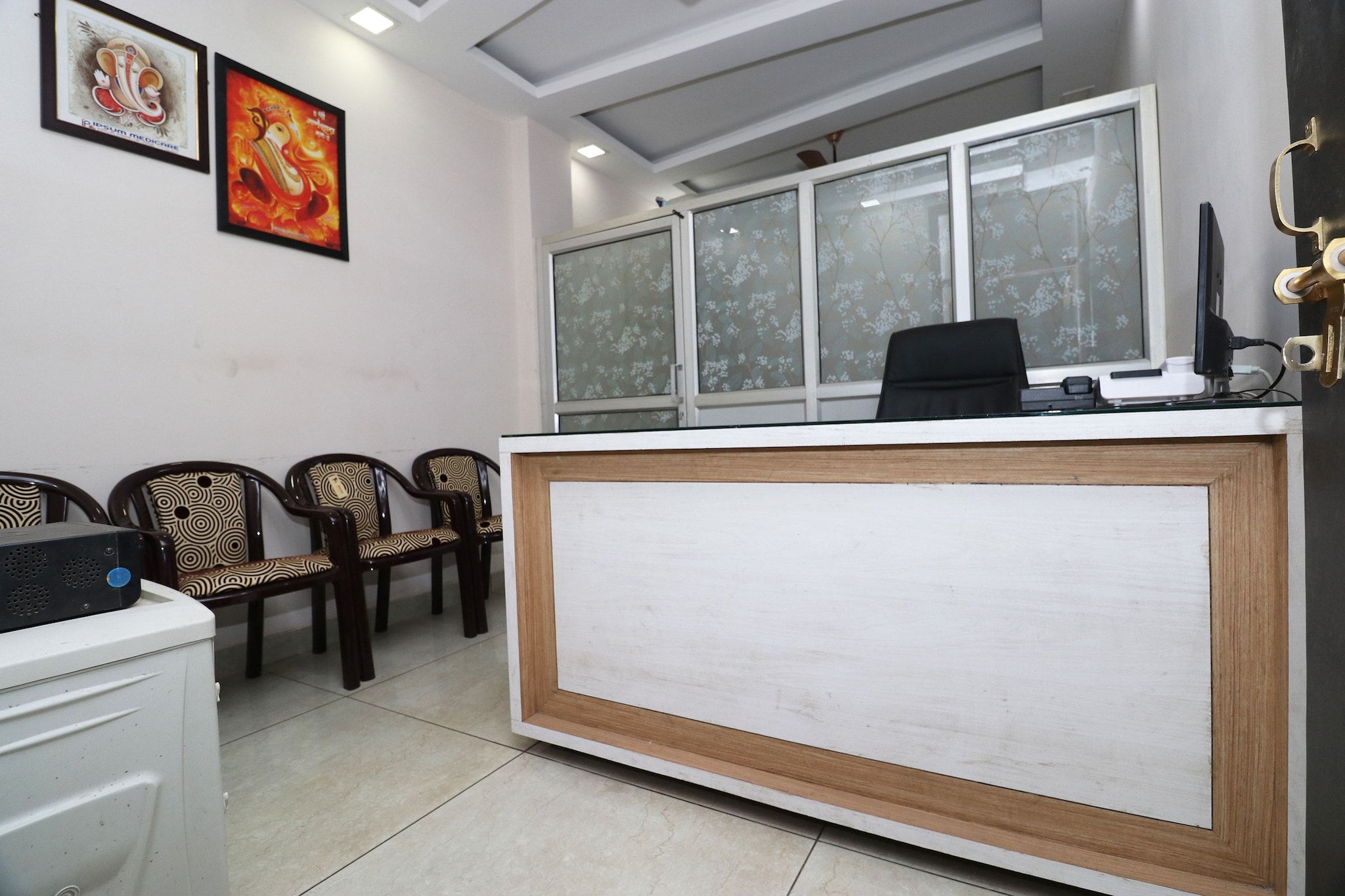 Ground floor: (bedroom(double bed, TV, seating area, air conditioning, telephone), bathroom(bathtub or shower, washbasin, toilet, Towels incl., shampoo, body soap, hot water), lift)