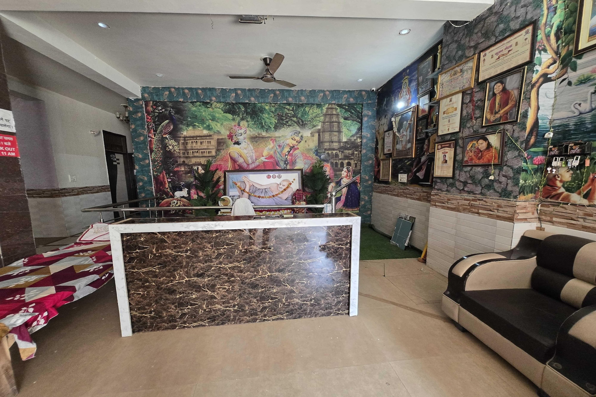 Ground floor: (bedroom(double bed, TV, seating area, air conditioning, telephone), bathroom(bathtub or shower, washbasin, toilet, Towels incl., shampoo, body soap, hot water))