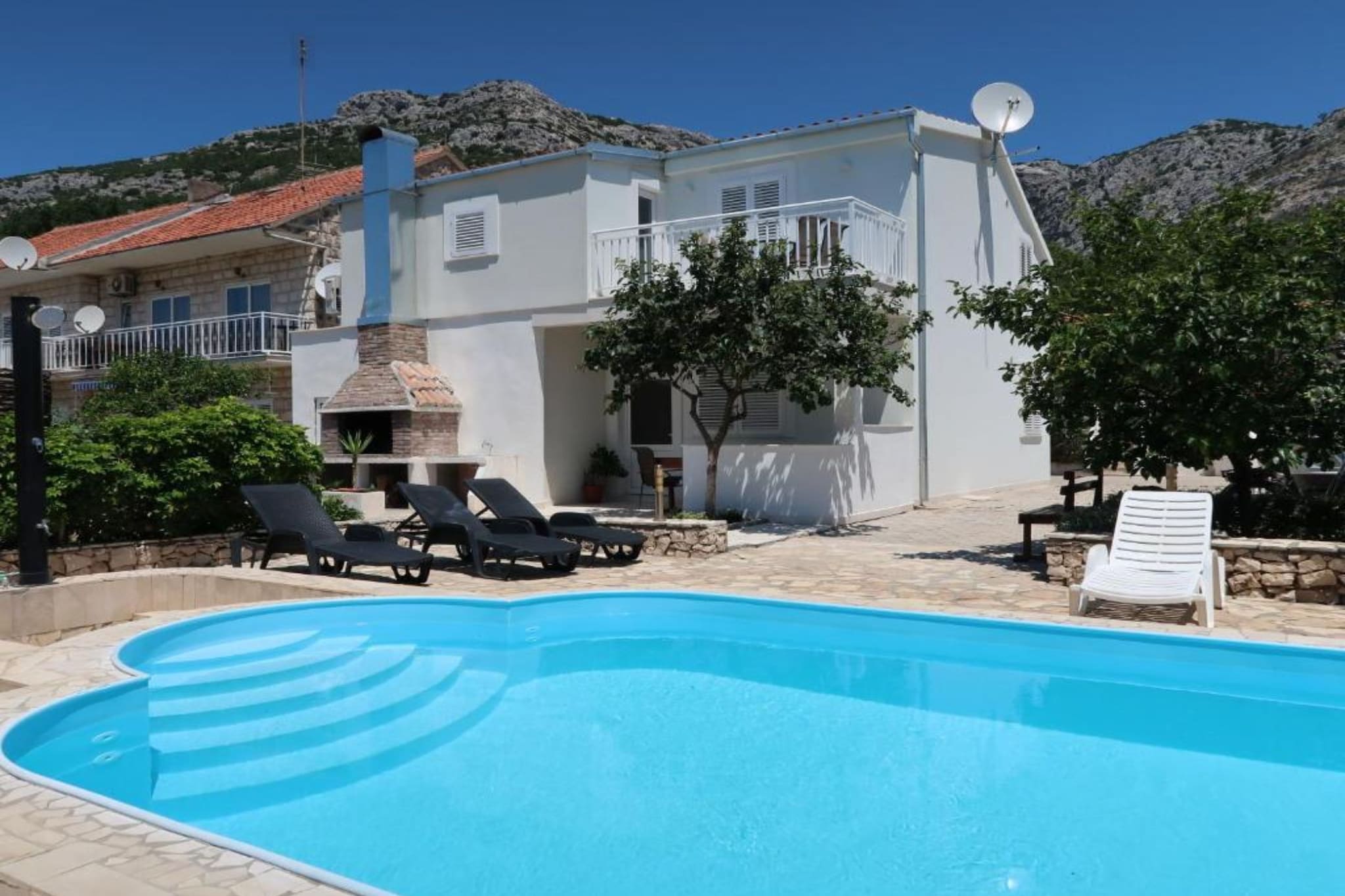 Sunset Bay Villa - Four Bedroom Holiday Home  with Terrace - Zwembad