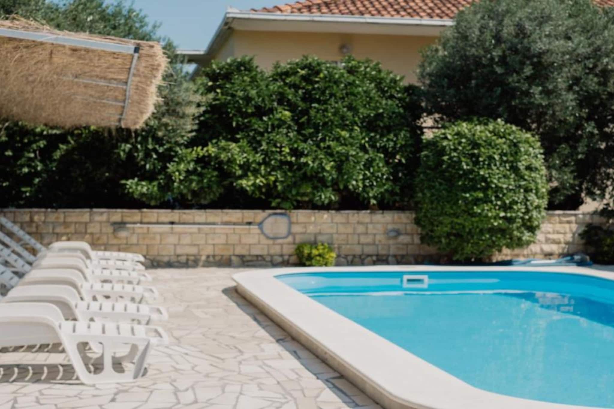 Sunset Bay Villa - Four Bedroom Holiday Home  with Terrace - Zwembad