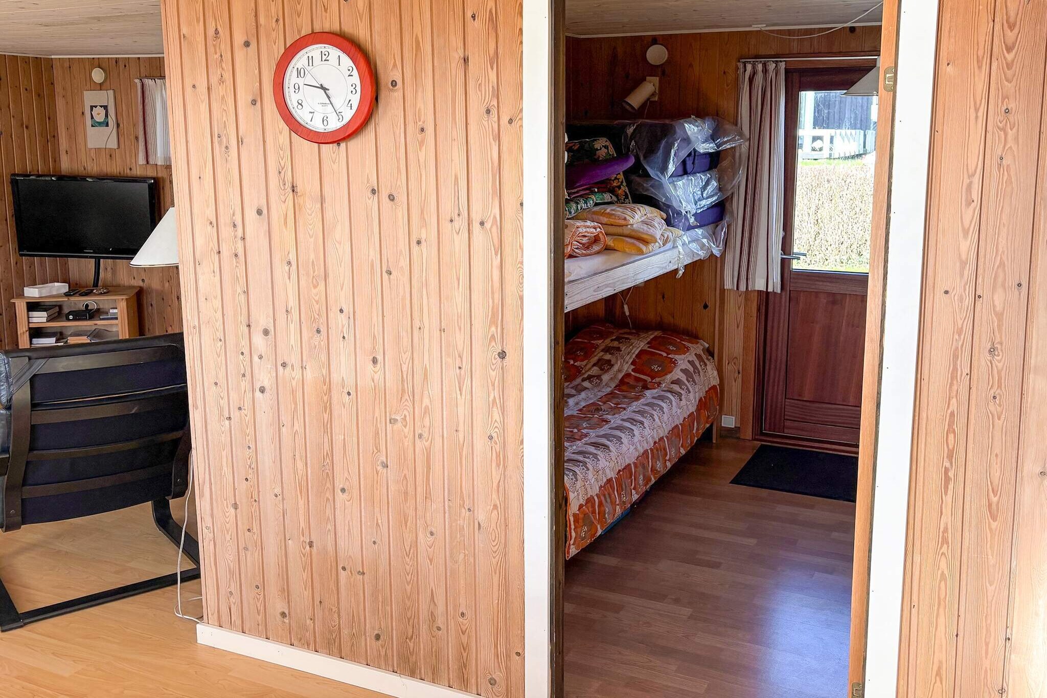 Internet Access DSL, Kitchen(cooker(2 ring stoves), coffee machine, oven, microwave, dishwasher, fridge, freezer(1-59L), fridge-freezer), Living/bed room(TV(danish TV channels (DR1 and TV2)), chromecast), bedroom(double bed), bedroom(2x single bed), bedroom(single bed), bathroom(washbasin, shower, toilet, washing machine), heating(electric), garden, garden furniture, parking