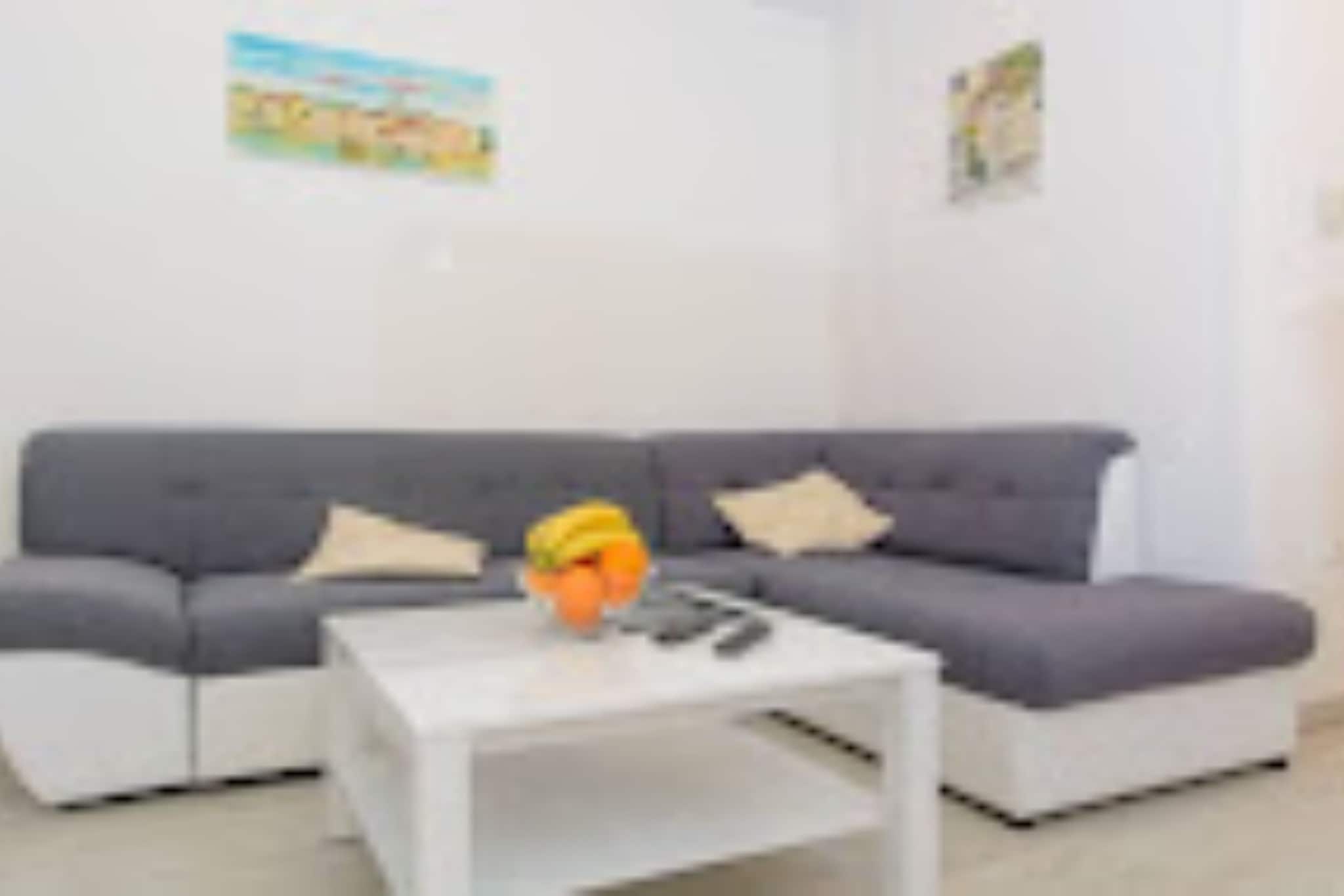 Apartment Didi - Two bedroom apartment with pool