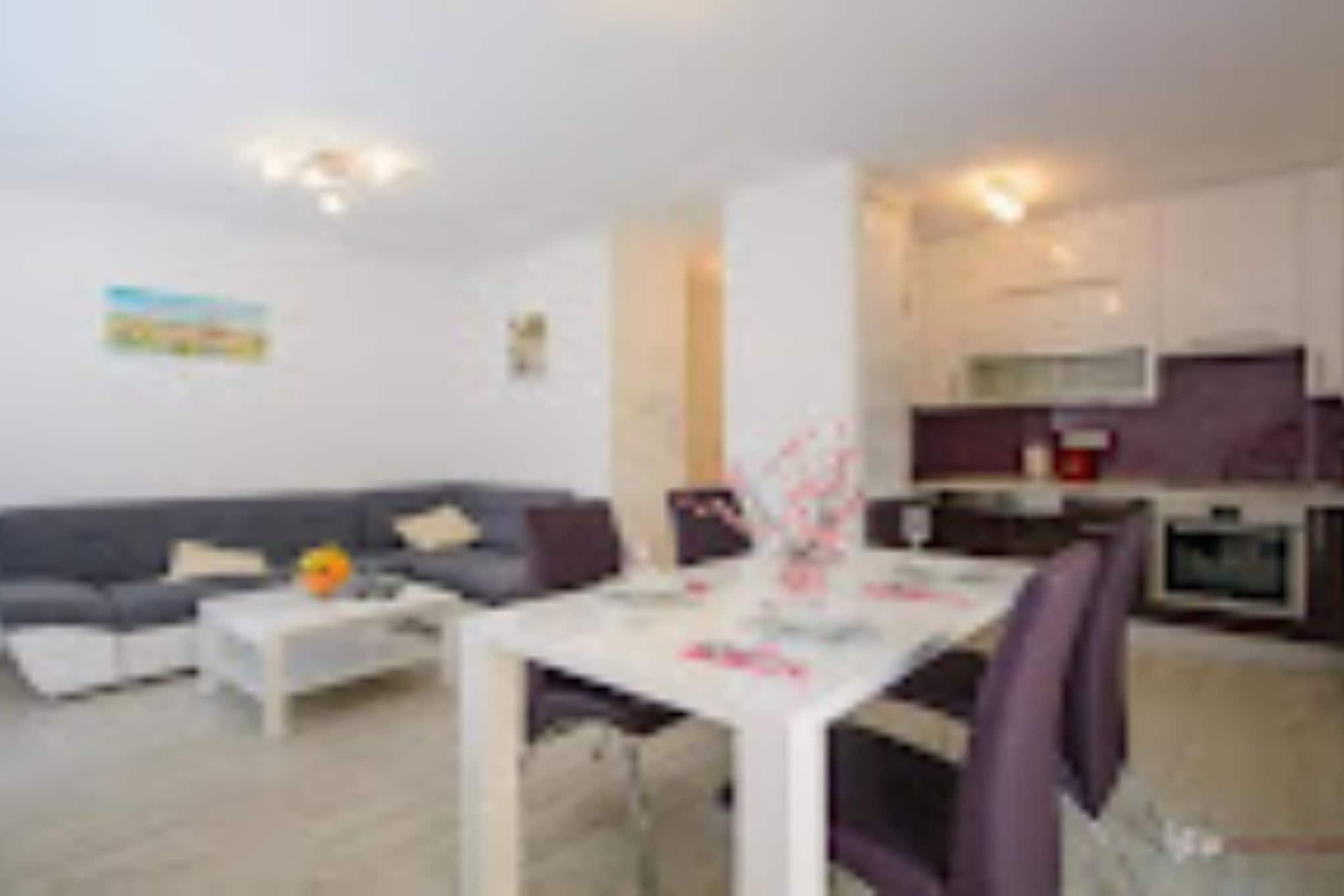 Apartment Didi - Two bedroom apartment with pool
