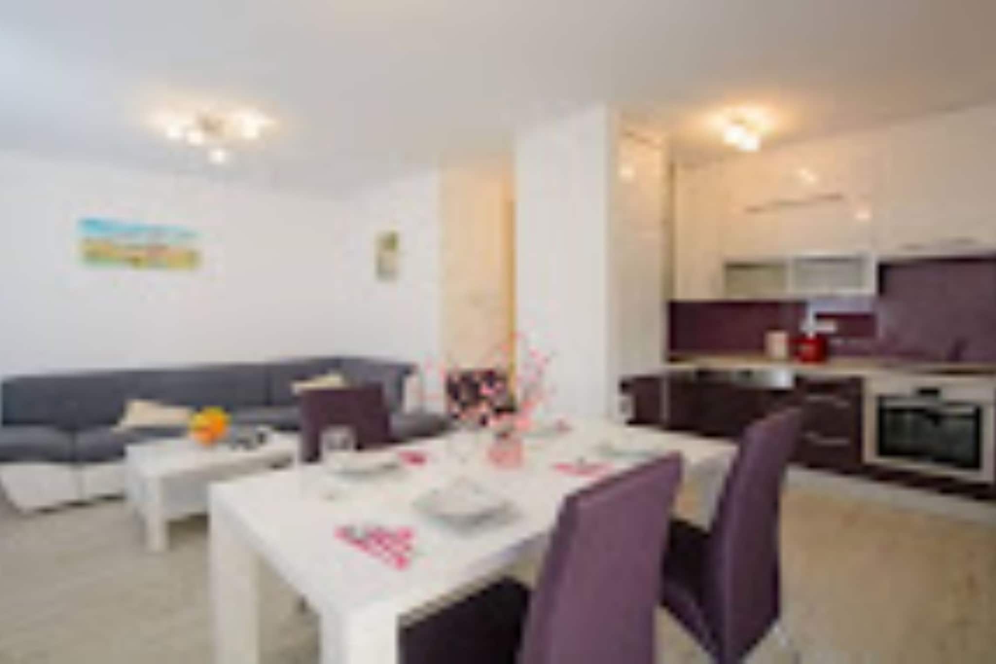 Apartment Didi - Two bedroom apartment with pool
