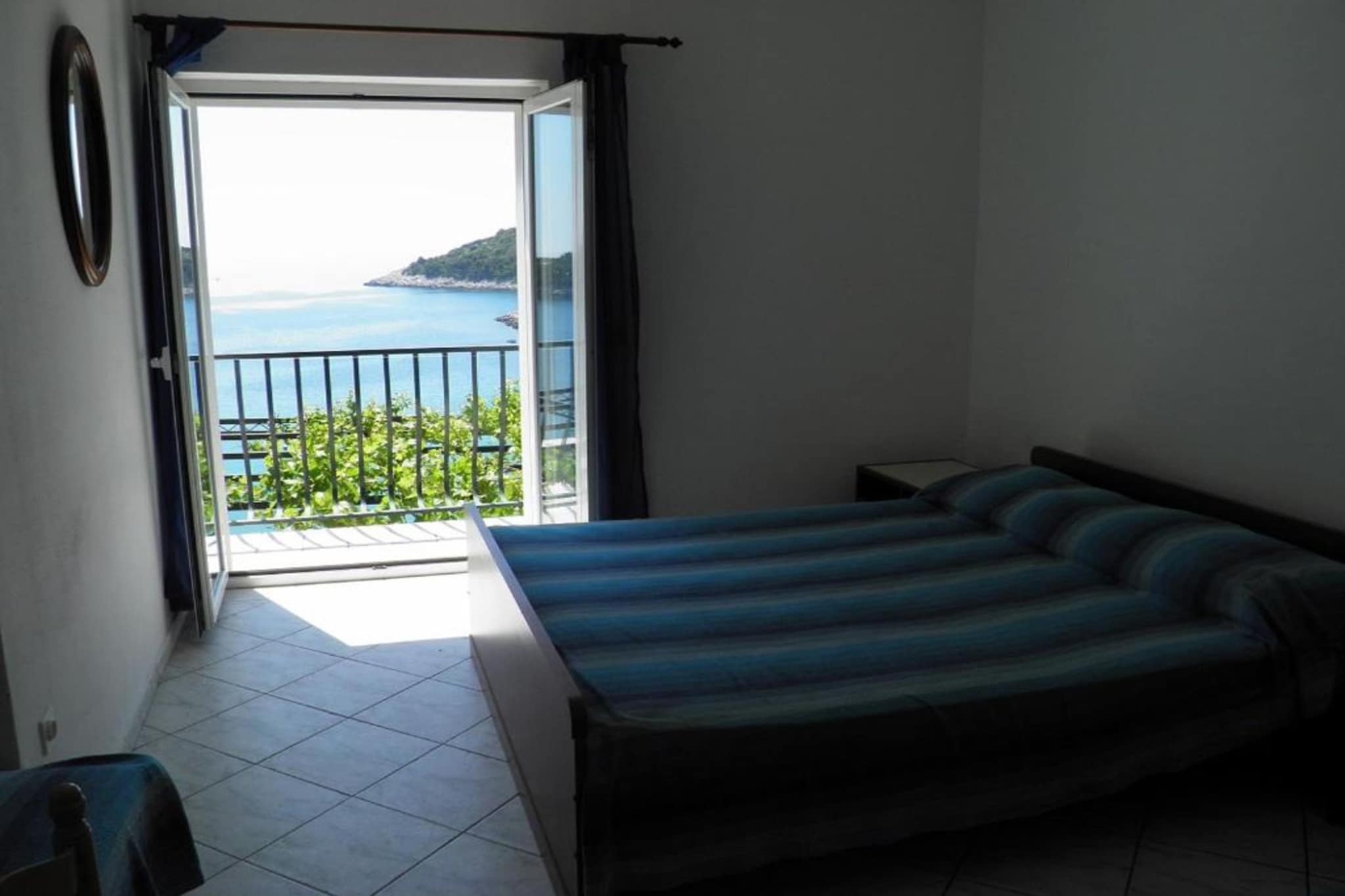 Villa Azure Saplunara - One bedroom apartment Romana