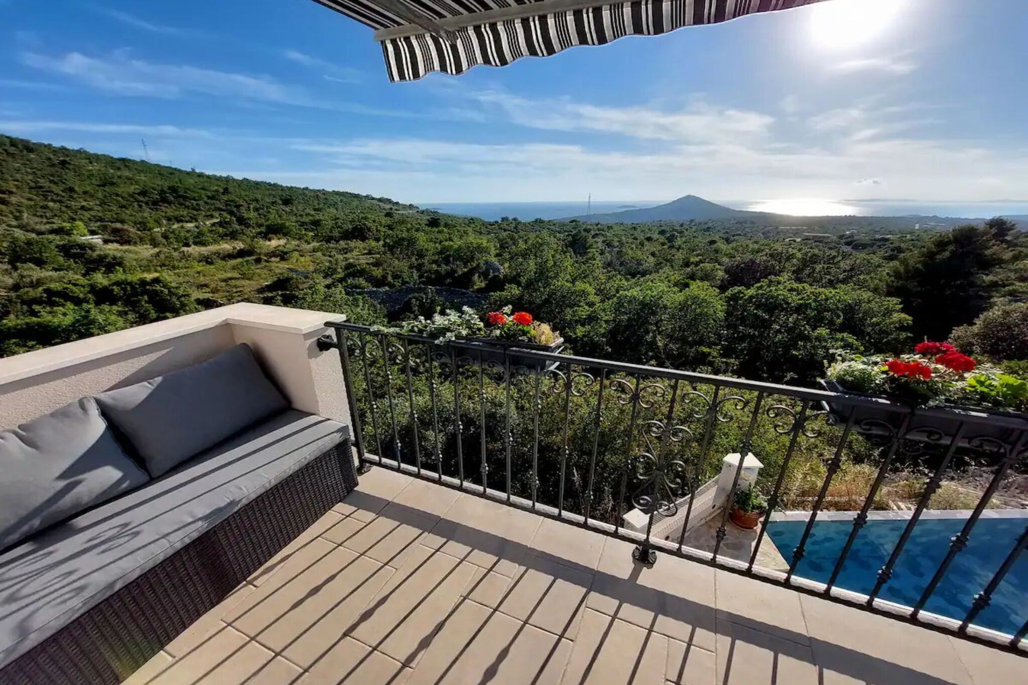 Villa Mediterranea SeaView Primošten - Four bedroom Villa - Terrasbalkon
