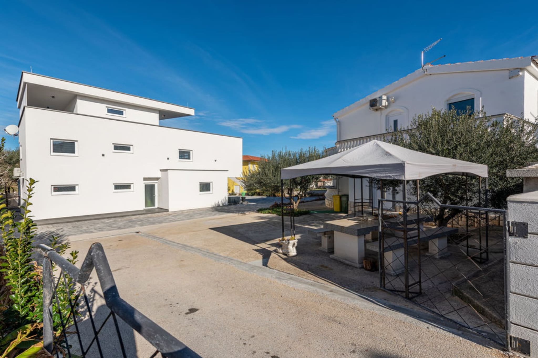 Marilona Welle Apartments Vir - De Luxe Three Bedroom Apartment with  Hot-Tub - Buitenlucht