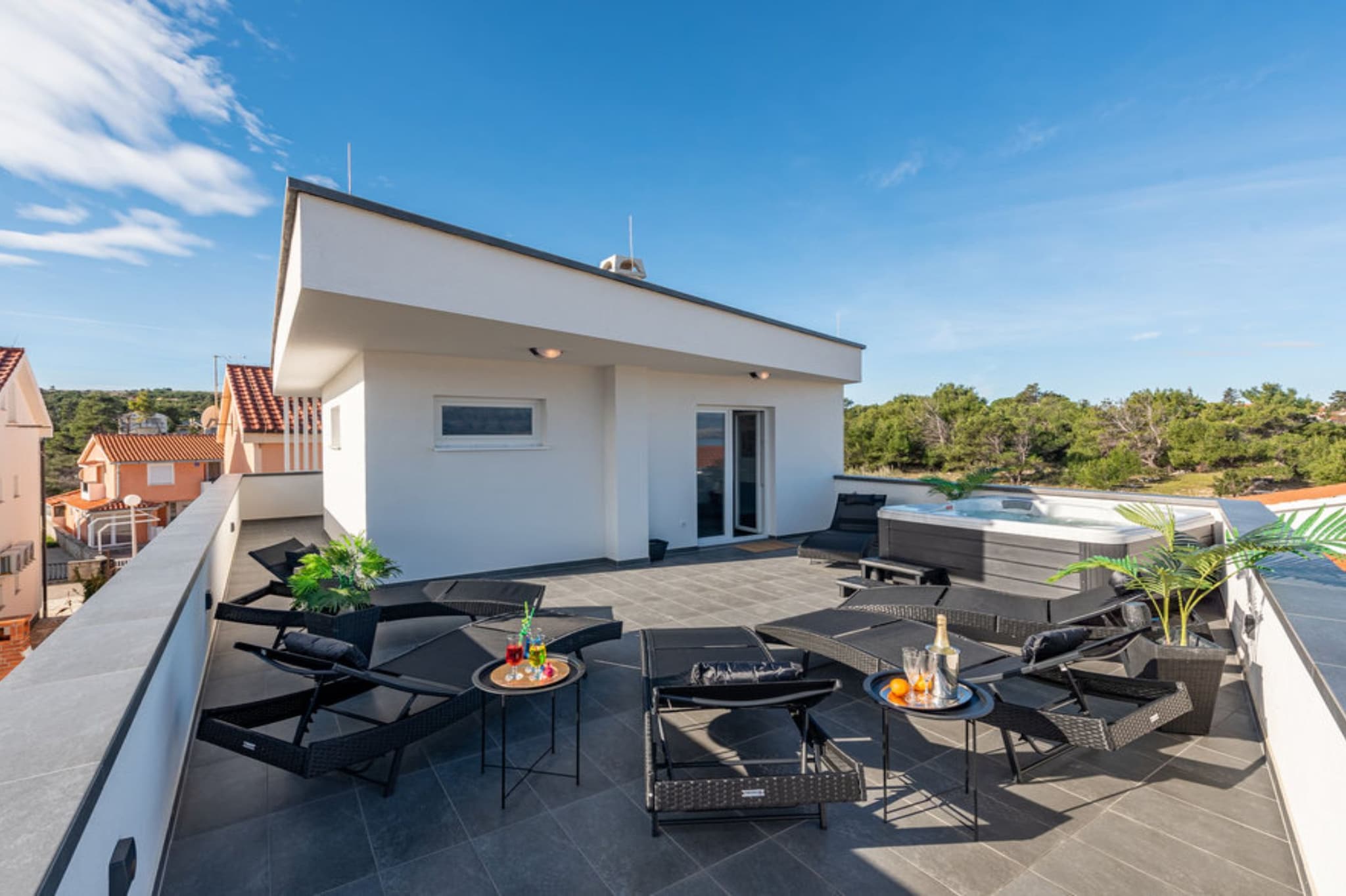 Marilona Welle Apartments Vir - De Luxe Three Bedroom Apartment with  Hot-Tub - Zwembad