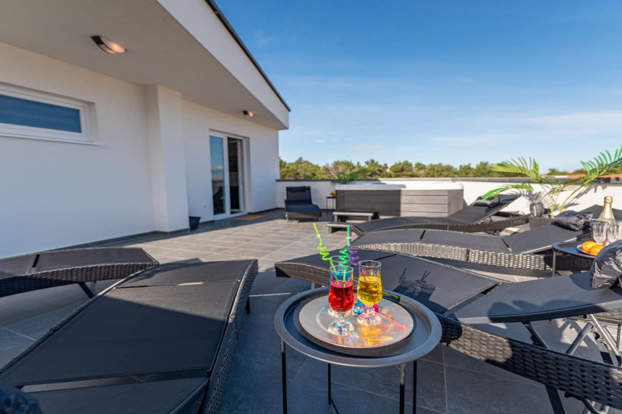 Marilona Welle Apartments Vir - De Luxe Three Bedroom Apartment with  Hot-Tub - Zwembad