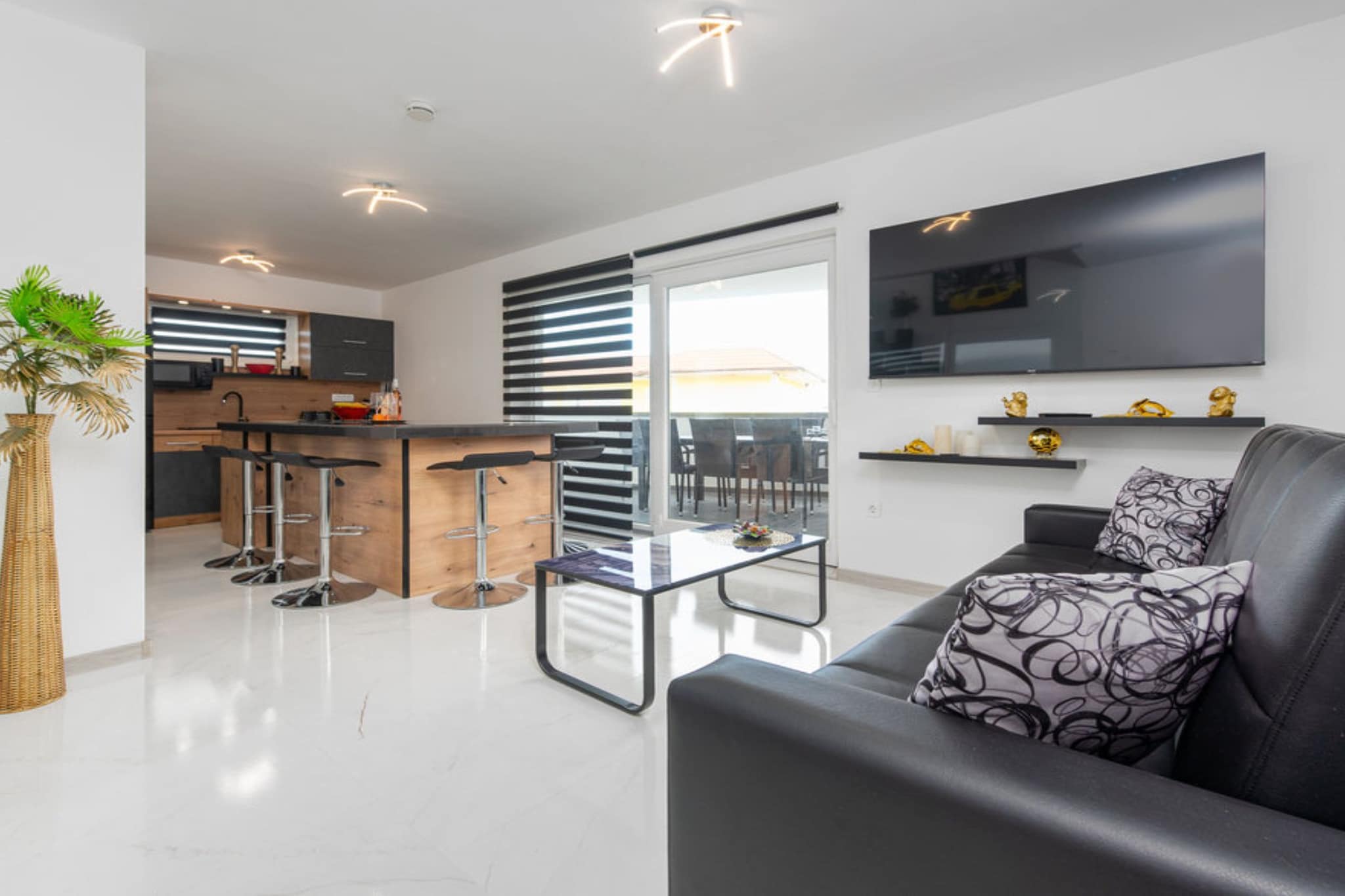 Marilona Welle Apartments Vir - De Luxe Three Bedroom Apartment with  Hot-Tub