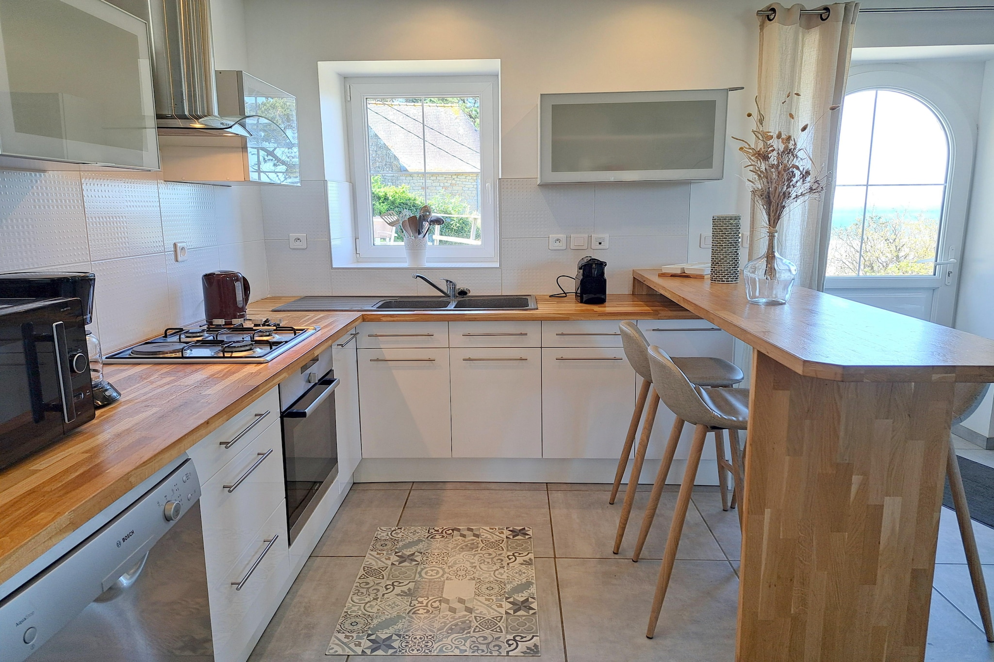 Ground floor: (open kitchen(hob(3 ring stoves, gas), hob(electric), electric kettle, toaster, coffee machine(filter), coffee machine(espresso), oven, microwave, dishwasher, fridge-freezer), Living/diningroom(TV(flatscreen, no german television channels), dining table, seating area, DVD player), bedroom(double bed(160 x 200 cm)), bathroom(shower), toilet)\n\nOn the 1st floor: (bedroom(double bed(160 x 200 cm)), bedroom(2x single bed(90 x 190 cm)), bathroom(shower), toilet)\n\nBasement: (bedroom(reachable from the outside)(double bed(160 x 200 cm)), bathroom(reachable from the outside)(shower, toilet))\n\ntumble dryer, cot, washing machine, heating(electric), terrace(20 m2), garden(partially fenced), garden furniture, sun loungers, BBQ, parking, high chair, Towels/Sheets (Incl.)