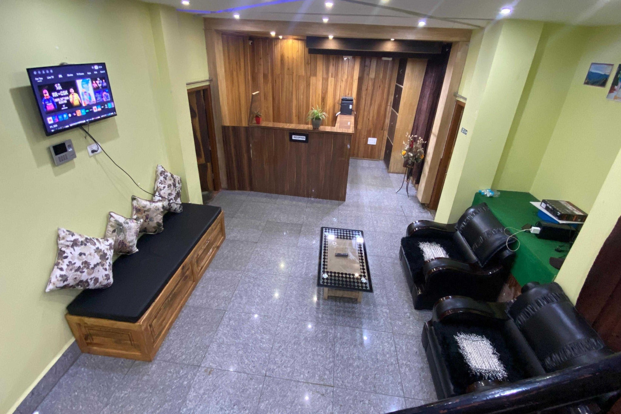 Ground floor: (bedroom(double bed, TV, seating area, air conditioning, telephone), bathroom(bathtub or shower, shower, washbasin, toilet, Towels incl., shampoo, body soap, hot water), lift)