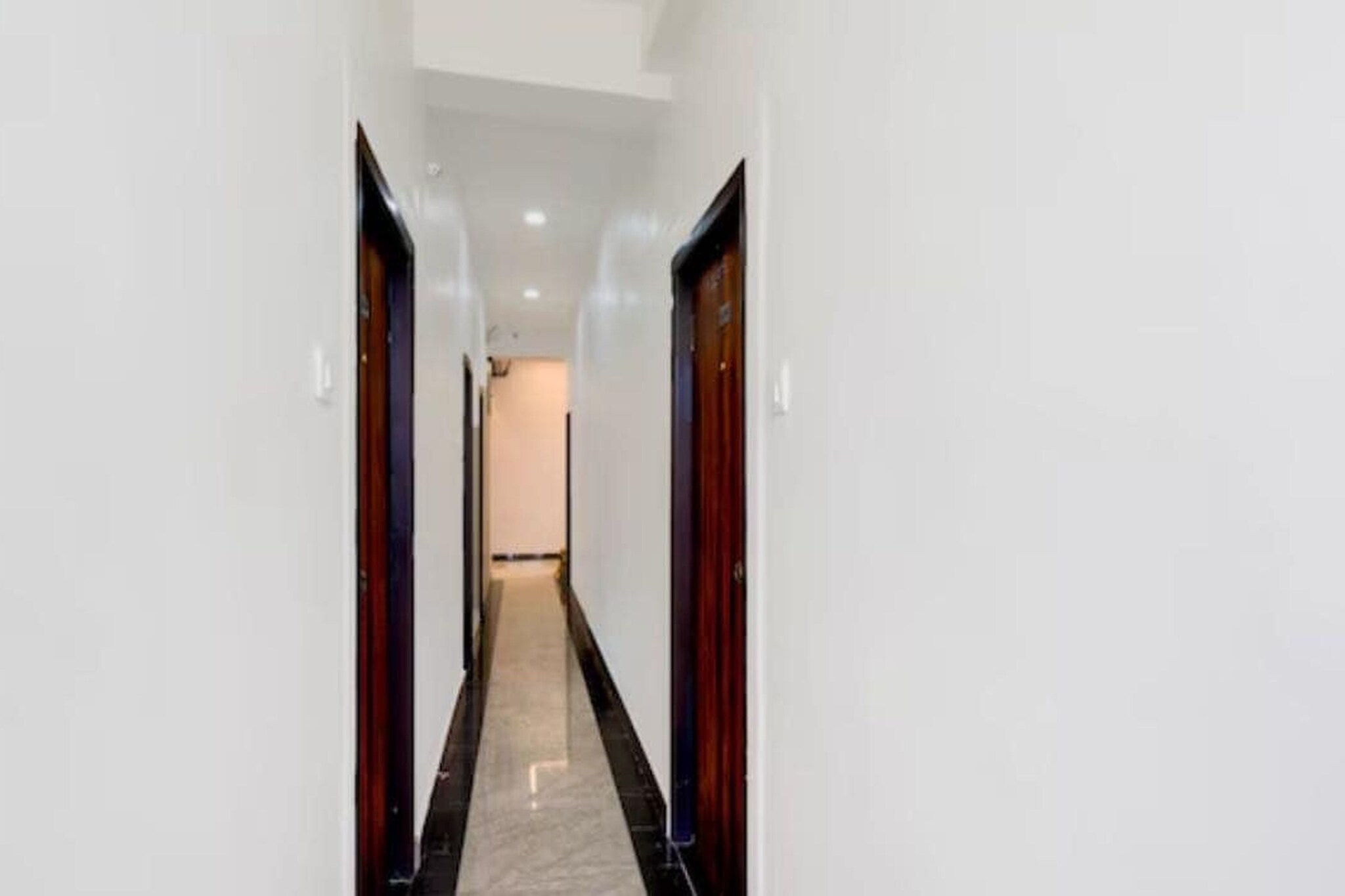 Ground floor: (bedroom(double bed, TV, seating area, air conditioning, telephone), bathroom(bathtub or shower, shower, washbasin, toilet, Towels incl., shampoo, body soap, hot water))