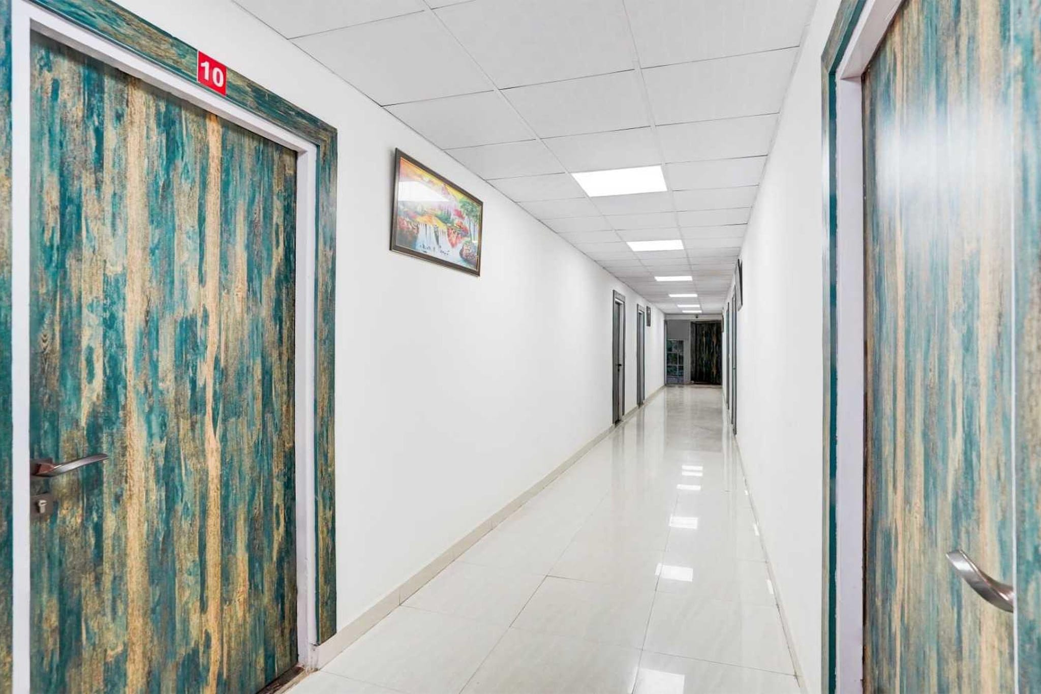 Ground floor: (bedroom(double bed, TV, seating area, air conditioning, telephone), bathroom(bathtub or shower, shower, washbasin, toilet, Towels incl., shampoo, body soap, hot water))
