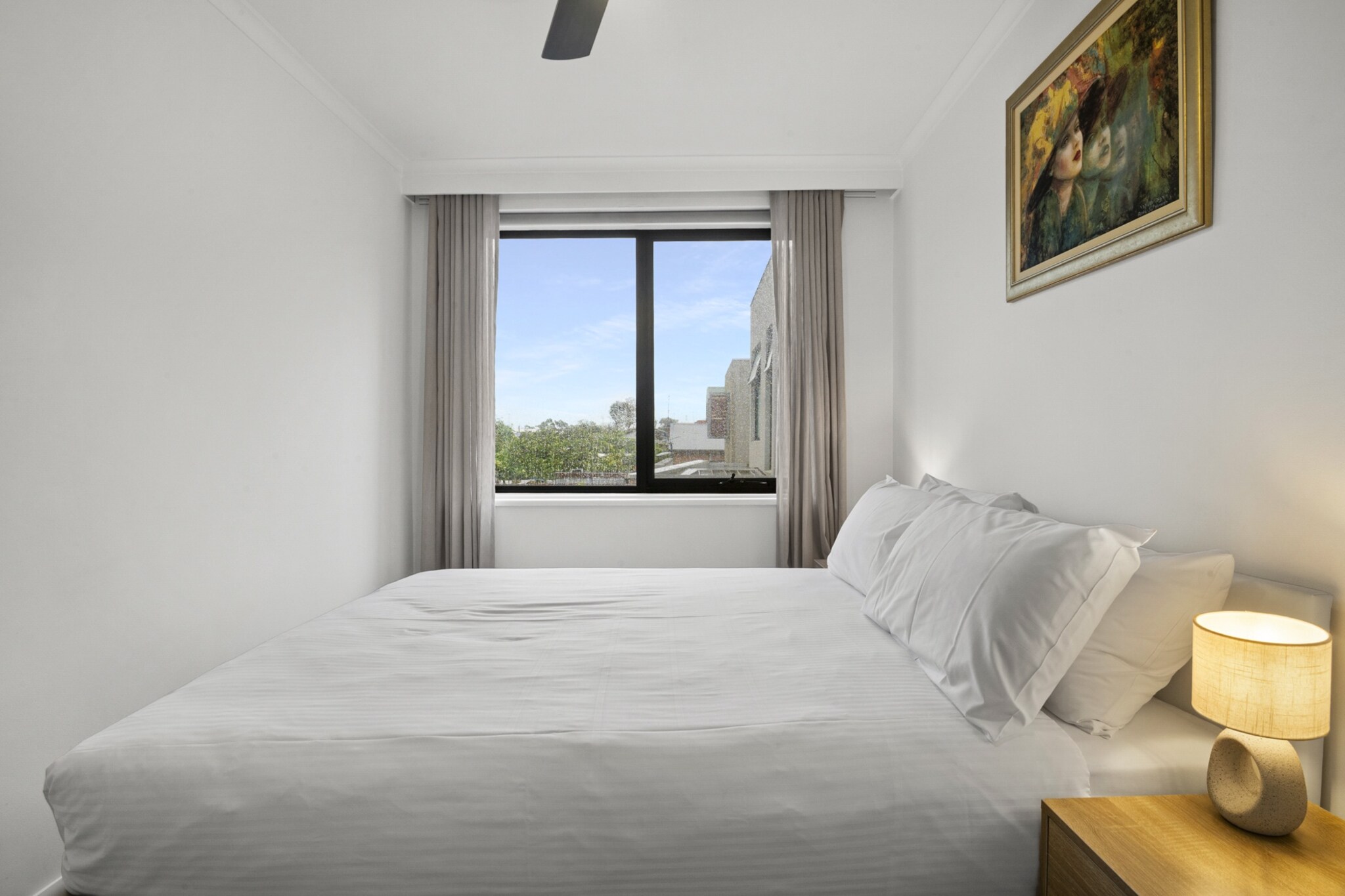 Bed Linen, Fan, Hot Water, Wardrobe, Living room(TV), Kitchen(dining table, stove, electric kettle, toaster, coffee machine, oven, microwave, dishwasher, fridge, dishes and cutlery, Cooking basics, Coffee, Wine glasses), bedroom(Queen Bed), bedroom(single bed), bathroom(washing machine, heating, iron, hairdryer, Towels/Sheets (Incl.), shampoo, body soap, Essentials, Conditioner, Shower gel), First Aid, Play area, balcony or terrace, Downtown, Long term stays allowed, Town