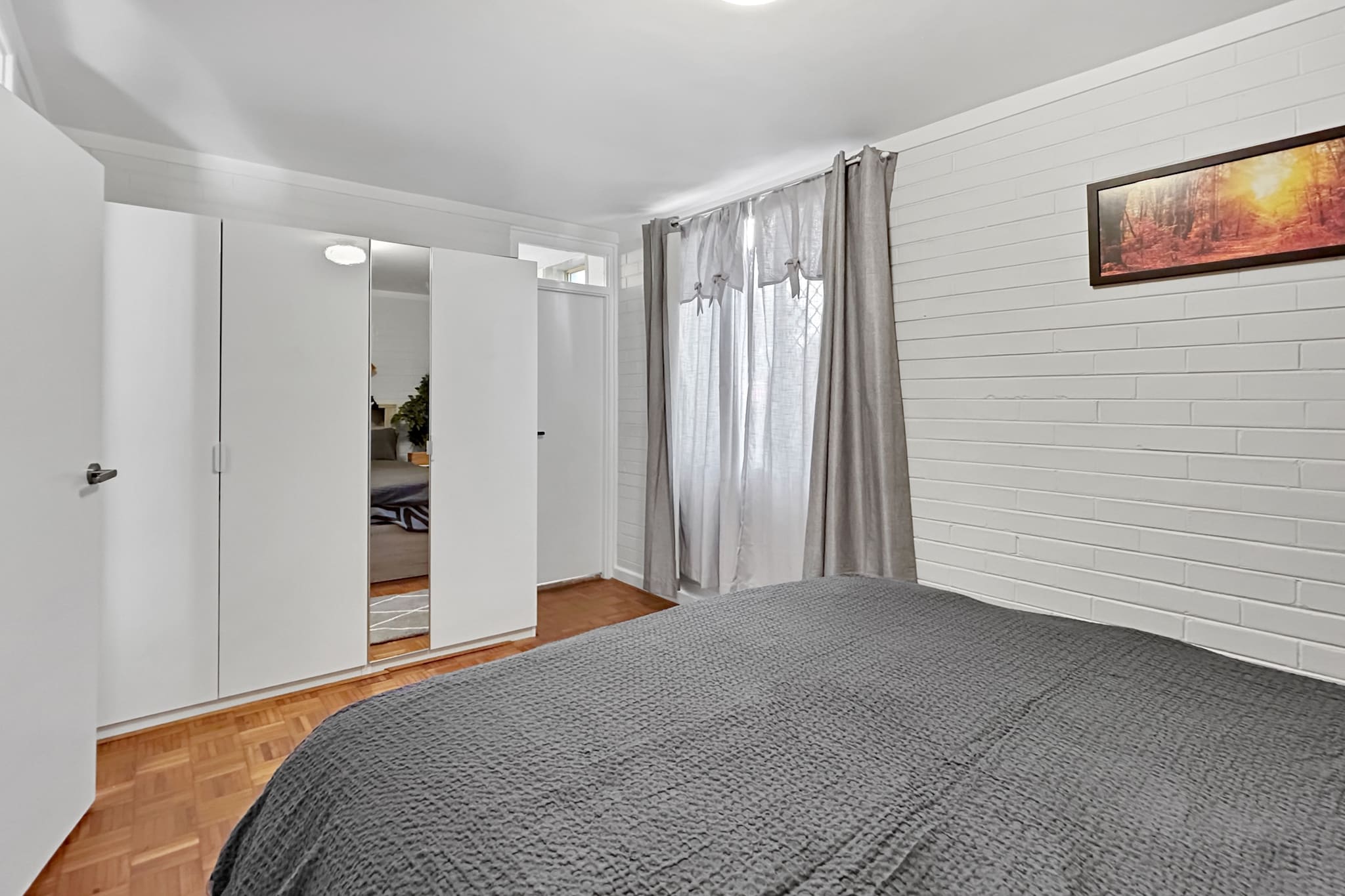 Bed Linen, Hot Water, Internet Access DSL, Wardrobe, Living room(single sofa bed), Kitchen(dining table, stove, electric kettle, toaster, oven, microwave, dishwasher, fridge, dishes and cutlery, Cooking basics, Wine glasses), bedroom(Queen Bed), bathroom(tumble dryer, washing machine, hairdryer, Towels/Sheets (Incl.), shampoo, body soap, Essentials, Conditioner, Shower gel), First Aid, Play area, air conditioning, Downtown, Long term stays allowed, Room-darkening shades, Town