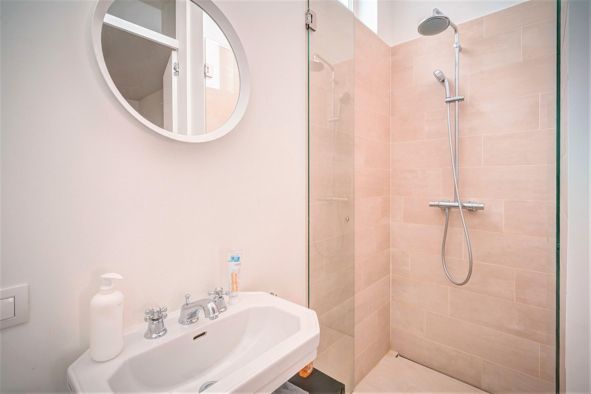 S_2 - Bathroom